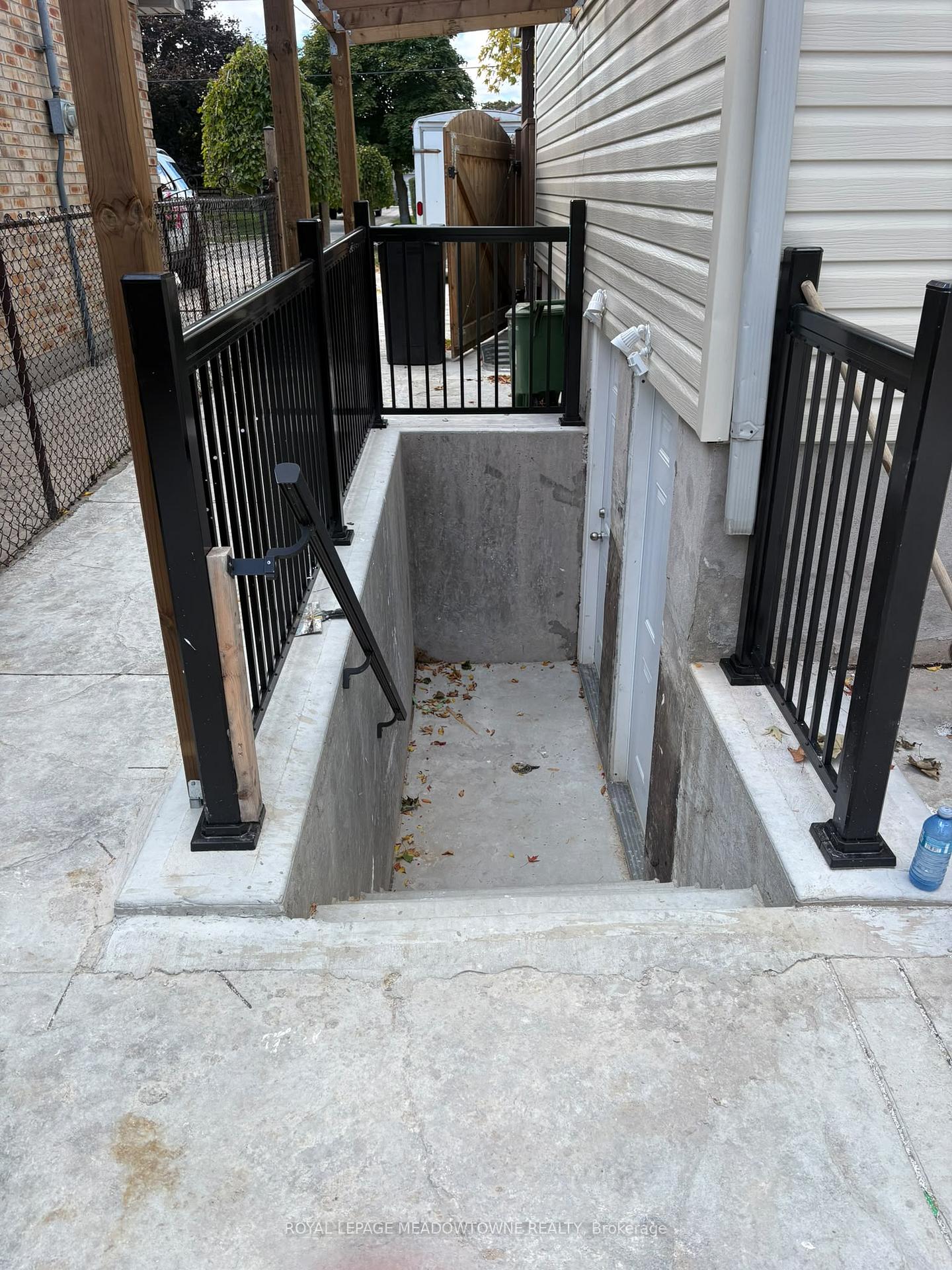 Photo 3 of Unit BSMT, 1018 Willow Drive, London, South Y — HOMEH