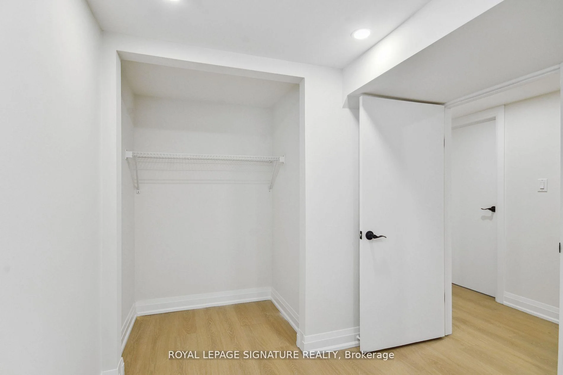 Photo 8 of Unit Lower, 129 Kenilworth Avenue, Toronto, The Beaches — HOMEH