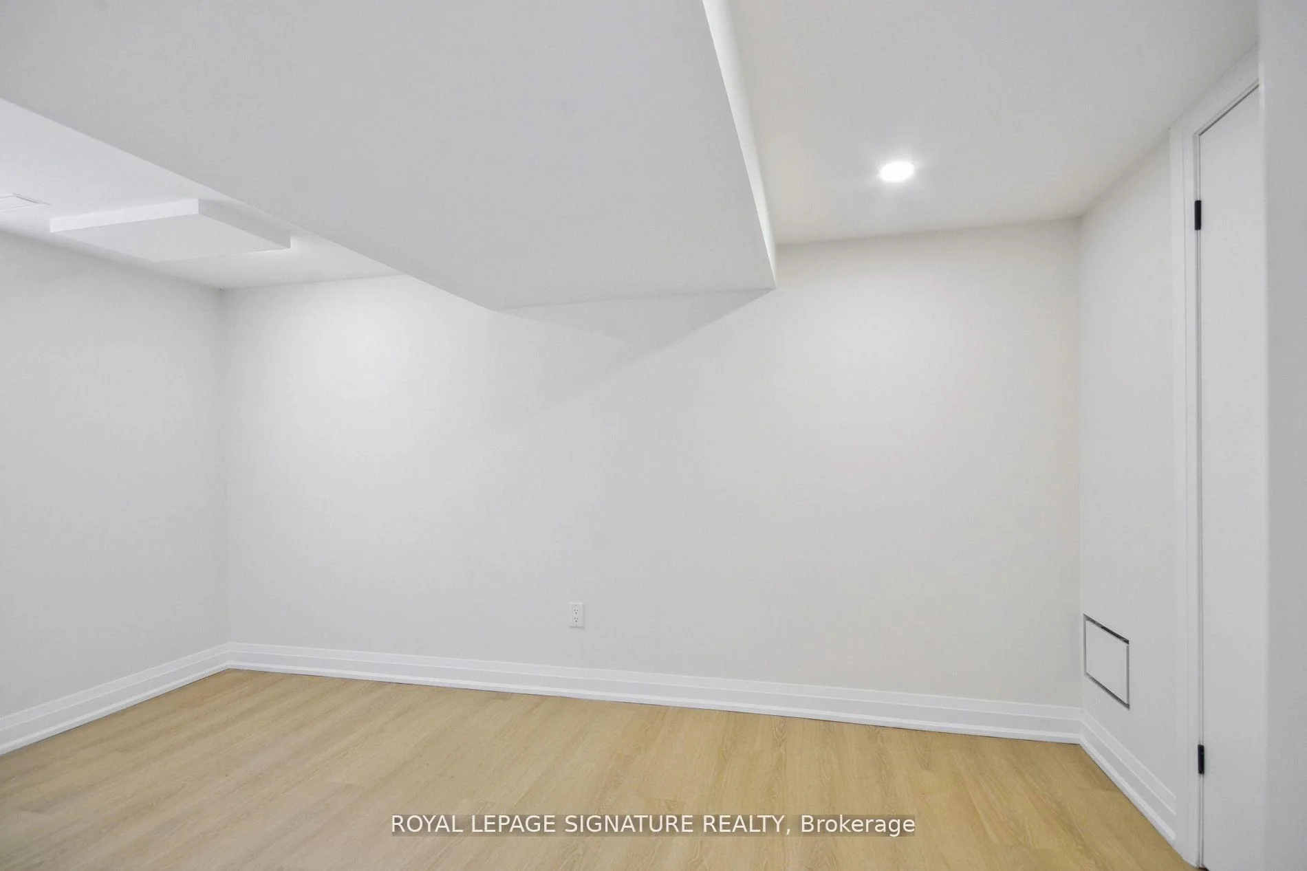 Photo 17 of Unit Lower, 129 Kenilworth Avenue, Toronto, The Beaches — HOMEH