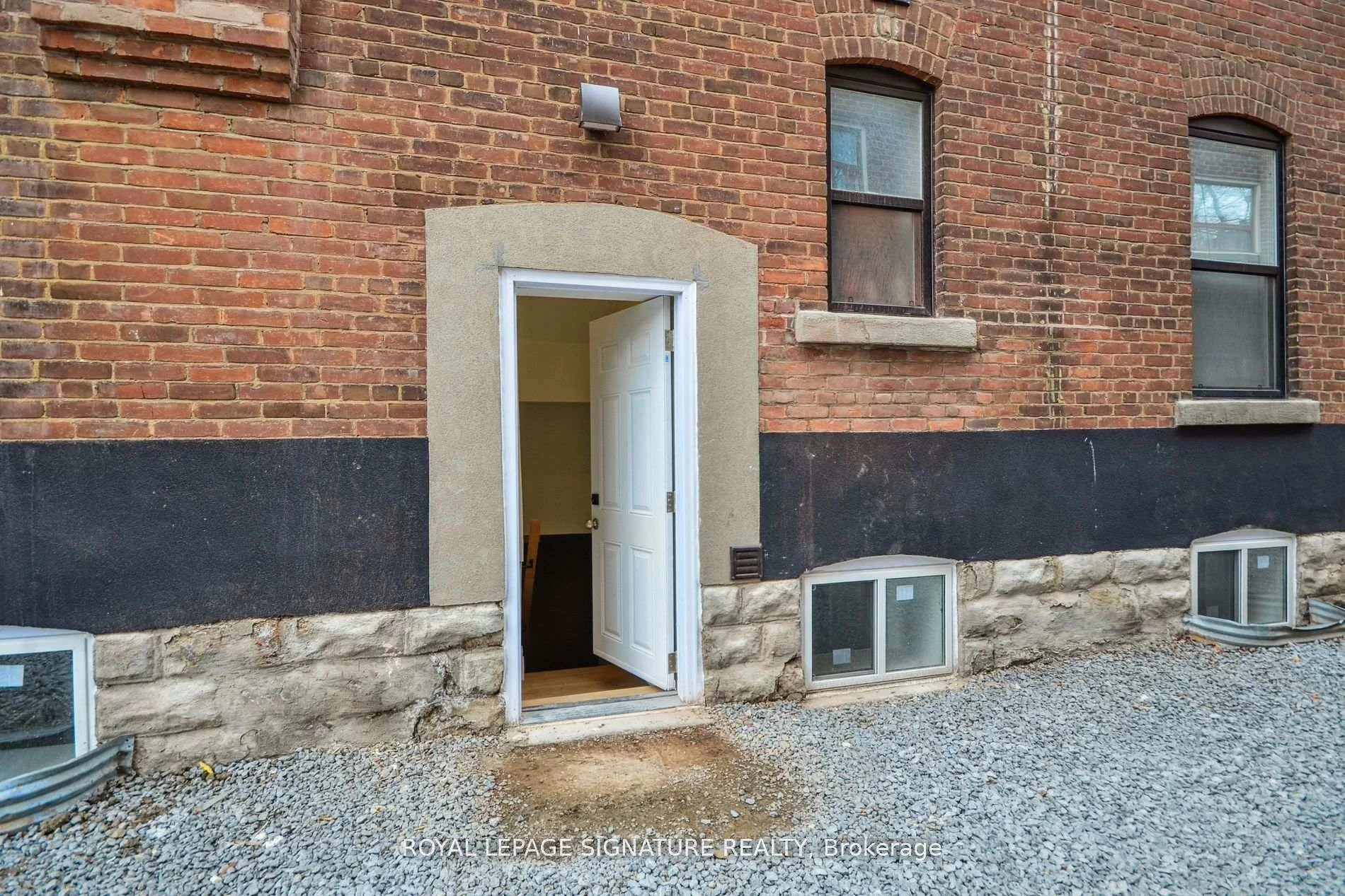 Photo 19 of Unit Lower, 129 Kenilworth Avenue, Toronto, The Beaches — HOMEH