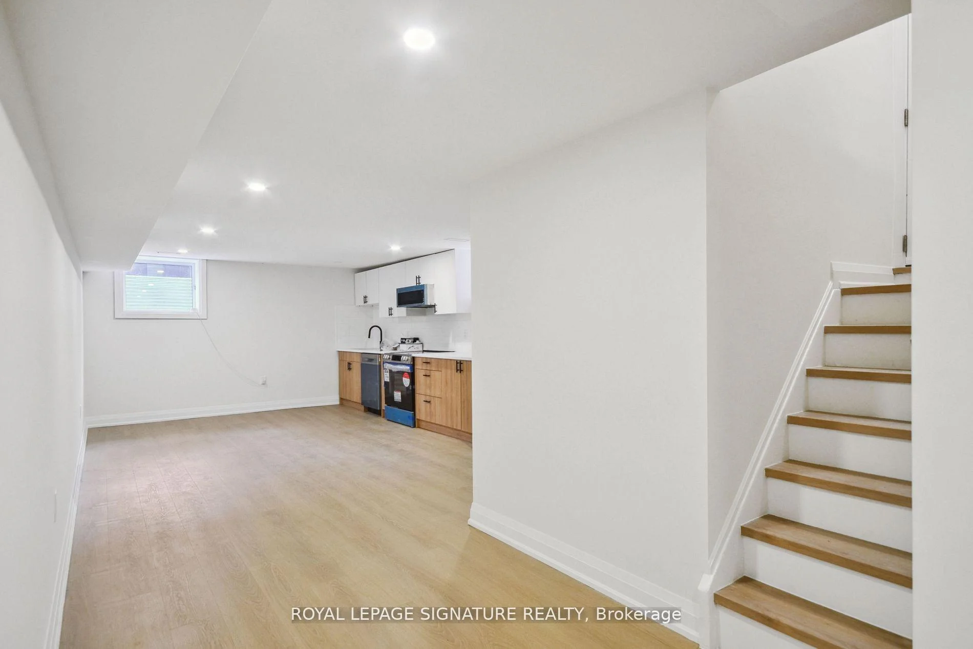 Photo 20 of Unit Lower, 129 Kenilworth Avenue, Toronto, The Beaches — HOMEH