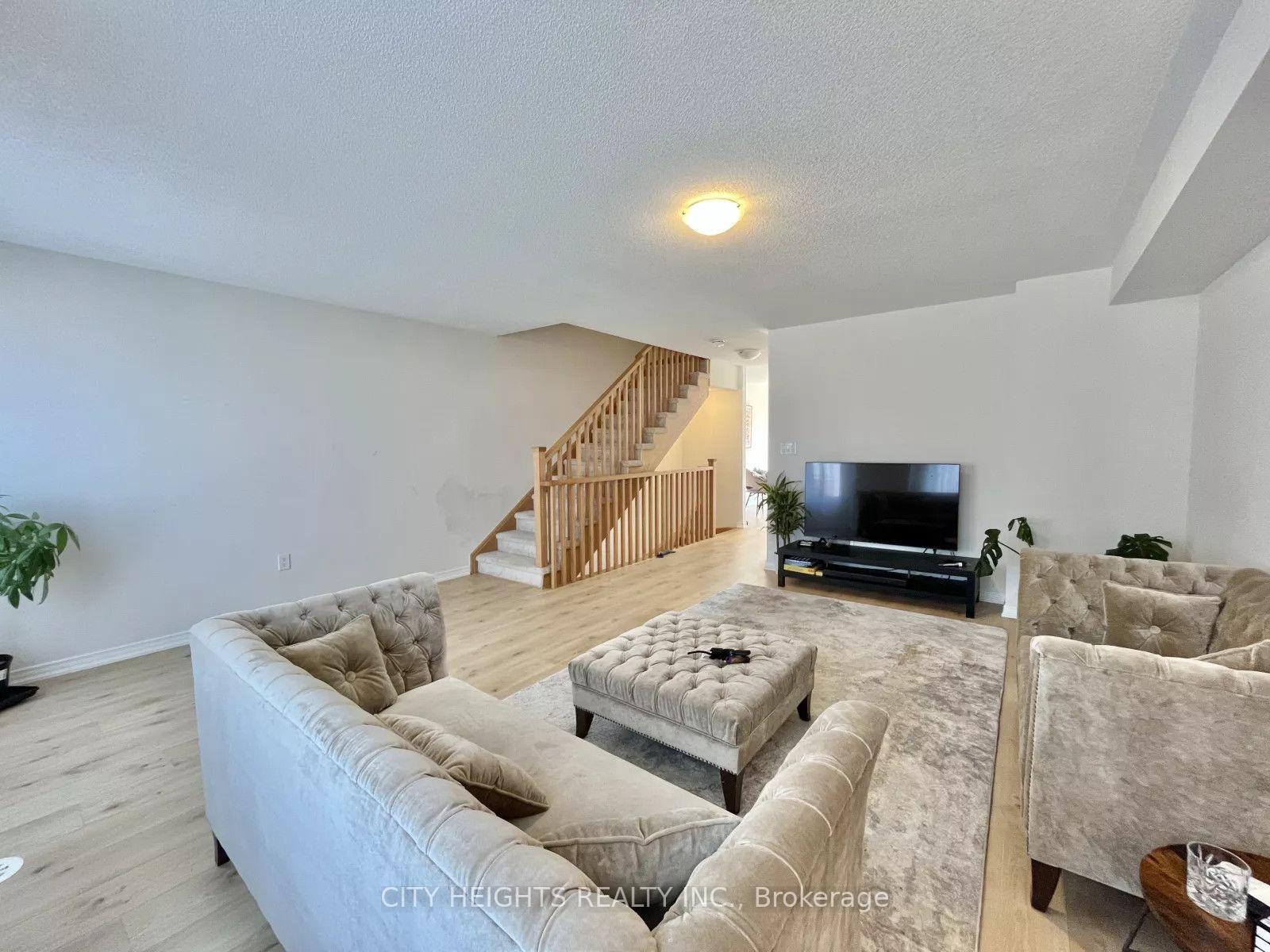 Photo 4 of 92 Jerome Way, Clarington, Bowmanville — HOMEH