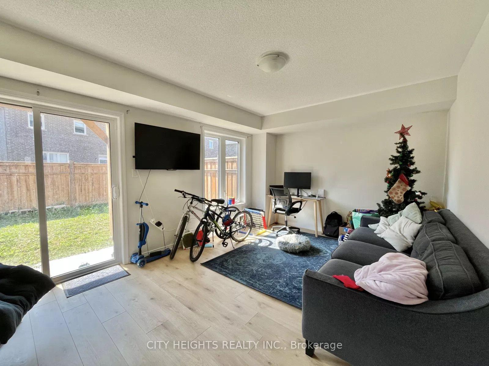 Photo 6 of 92 Jerome Way, Clarington, Bowmanville — HOMEH