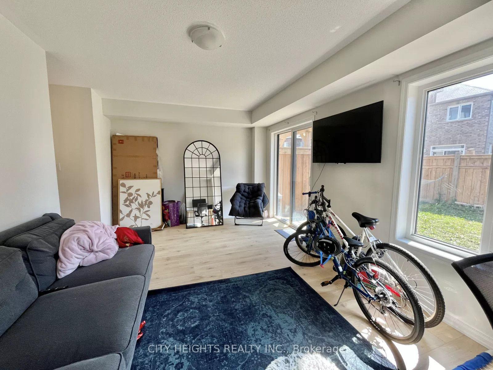 Photo 12 of 92 Jerome Way, Clarington, Bowmanville — HOMEH