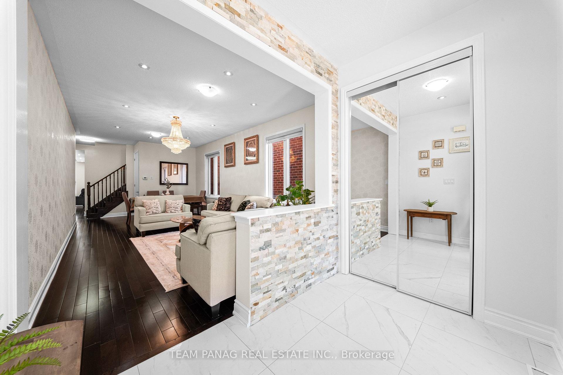 Photo 8 of 13 Seafair Crescent, Brampton, Fletcher's West — HOMEH