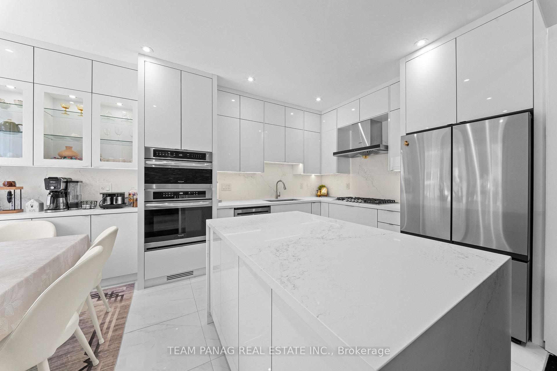Photo 3 of 13 Seafair Crescent, Brampton, Fletcher's West — HOMEH