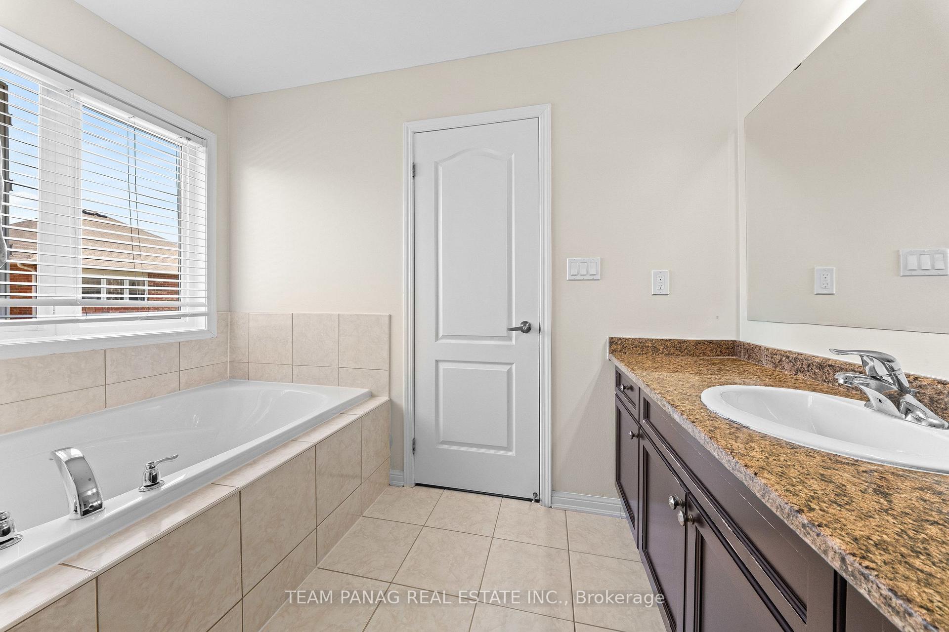 Photo 31 of 13 Seafair Crescent, Brampton, Fletcher's West — HOMEH
