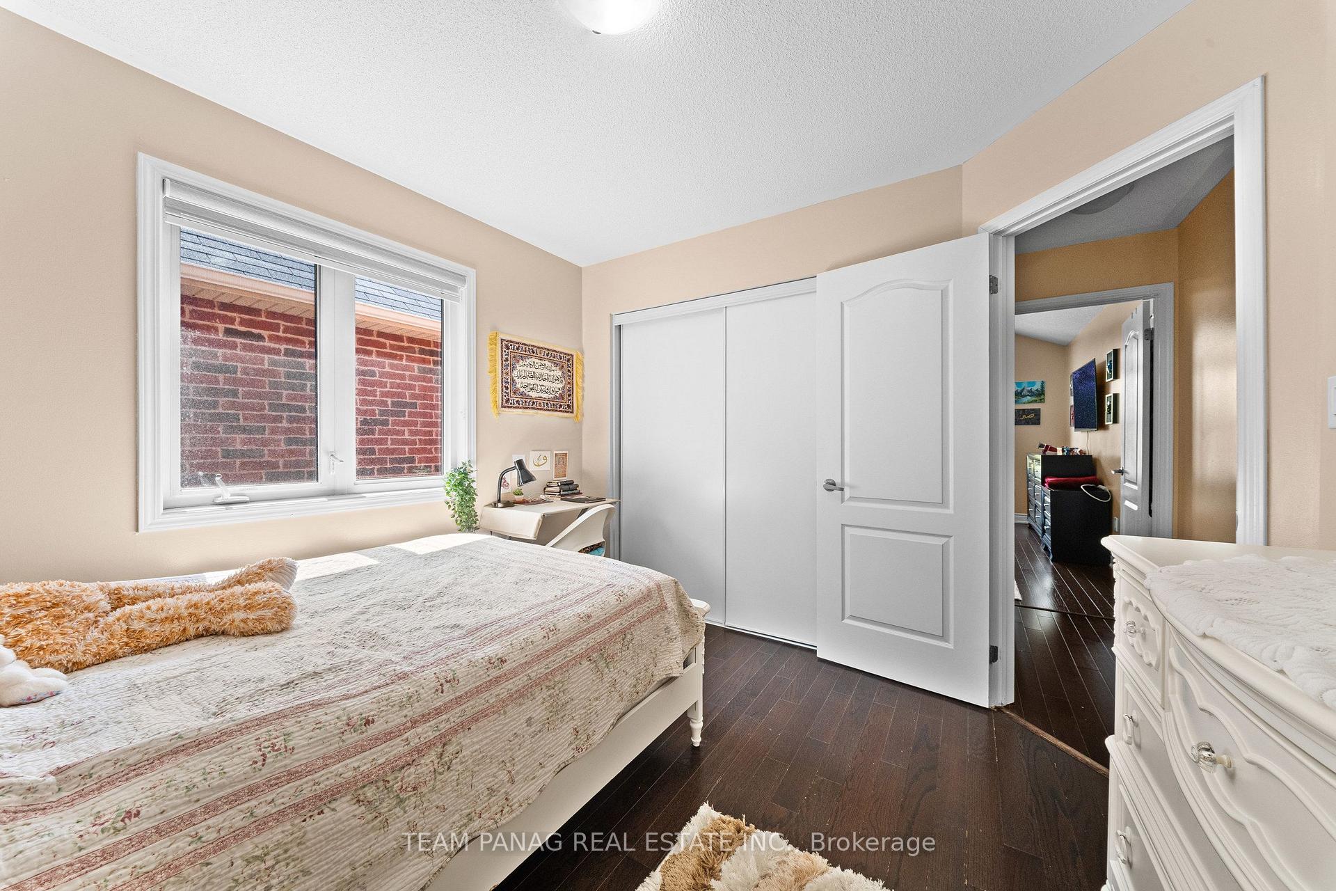 Photo 33 of 13 Seafair Crescent, Brampton, Fletcher's West — HOMEH