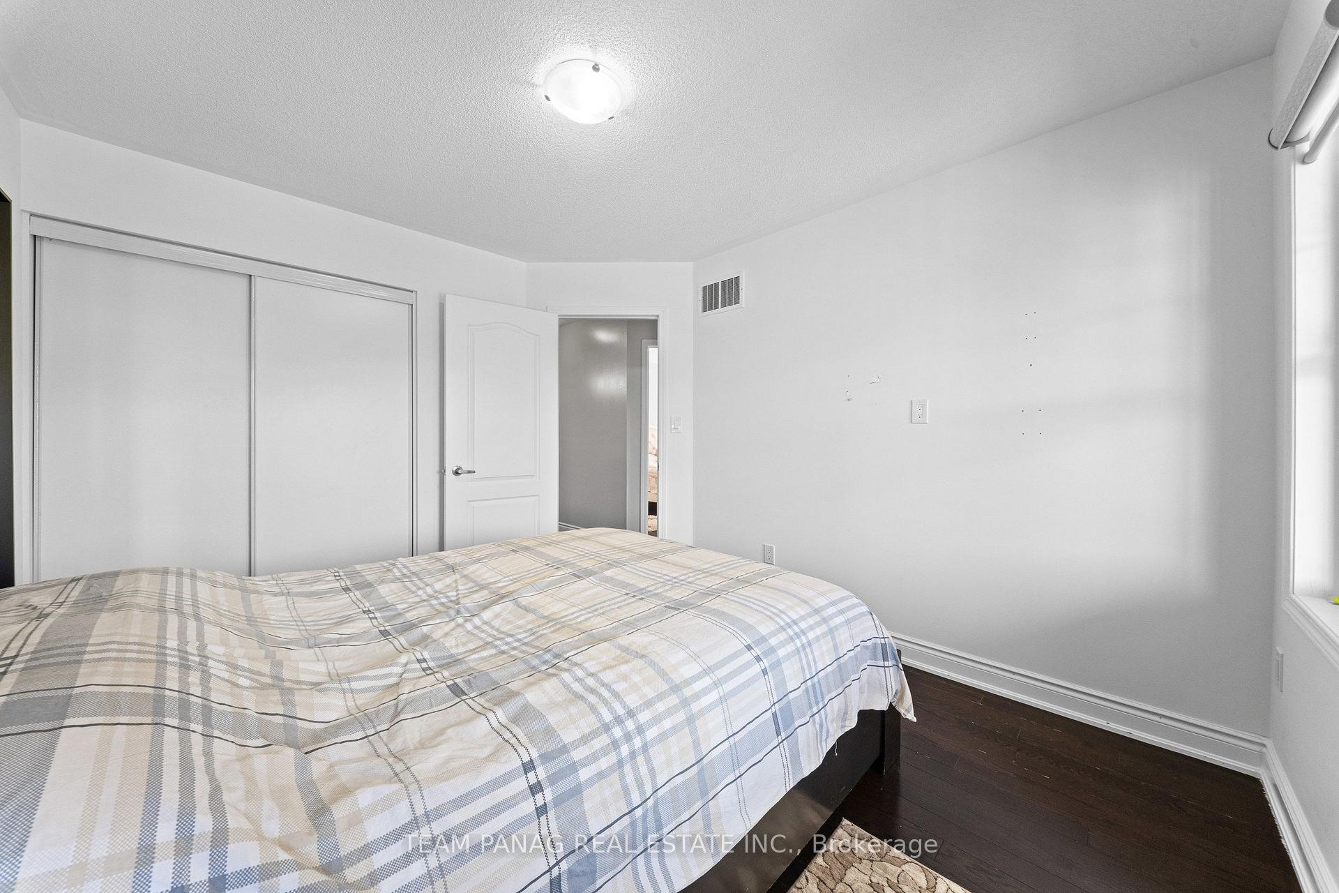 Photo 38 of 13 Seafair Crescent, Brampton, Fletcher's West — HOMEH