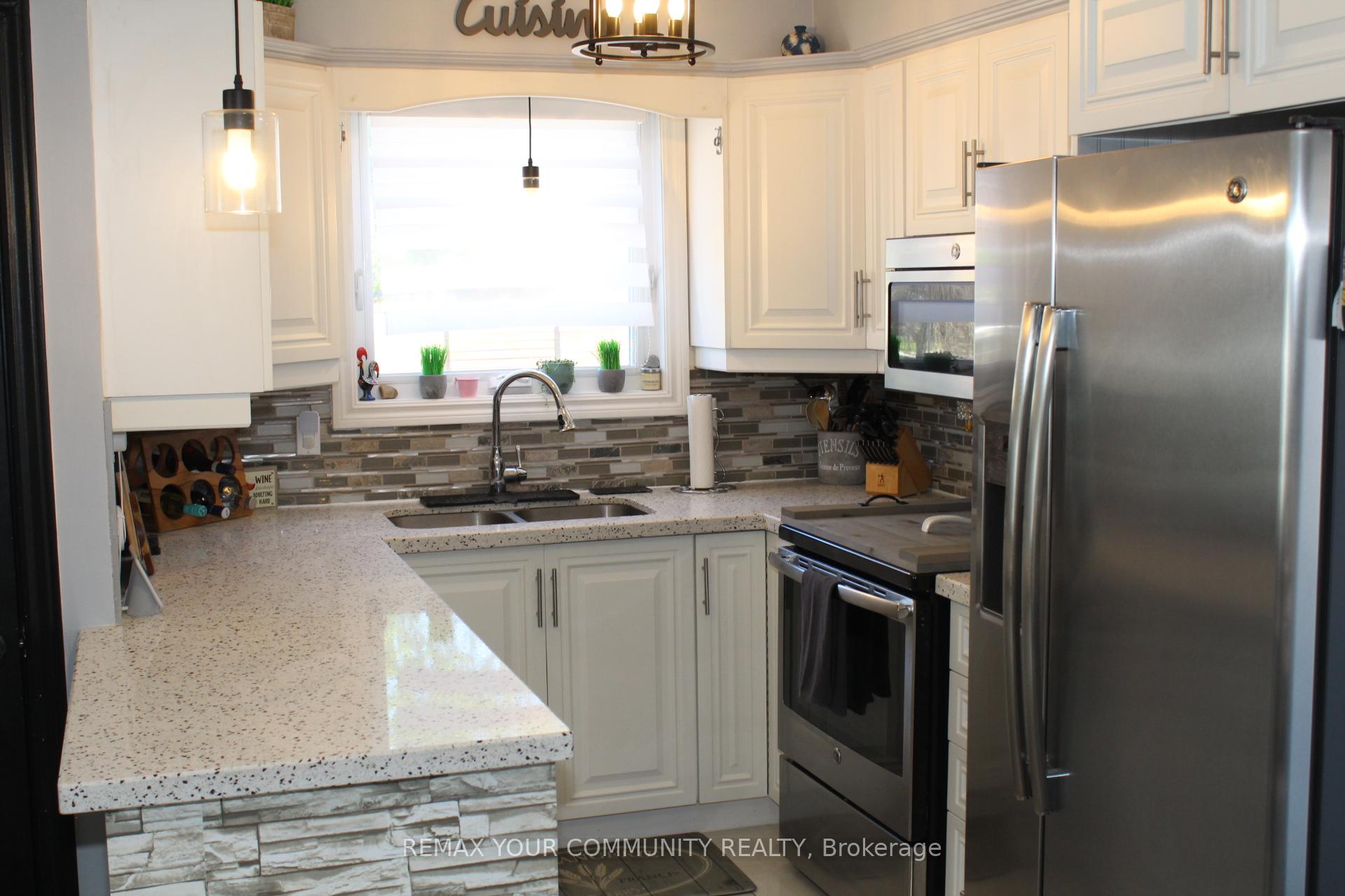 Photo 8 of 376 Dwight Avenue, Oshawa, Lakeview — HOMEH