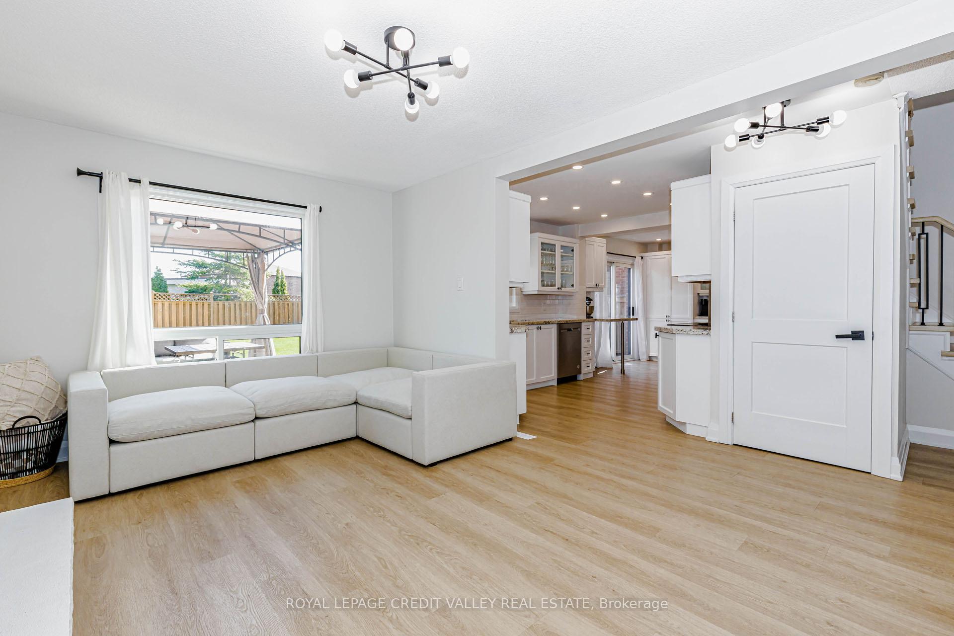 Photo 9 of 85 Derose Avenue, Caledon, Bolton West — HOMEH