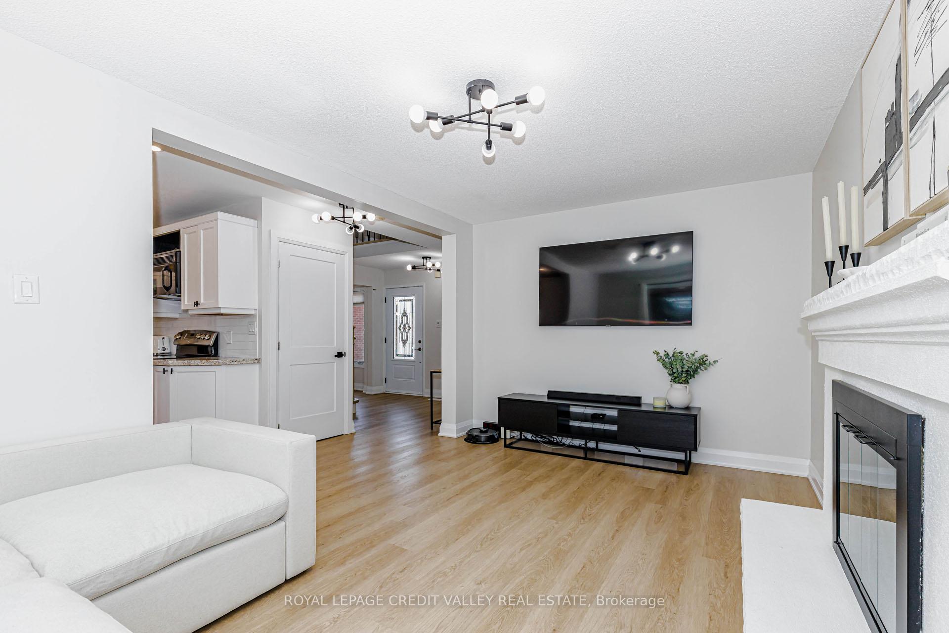 Photo 10 of 85 Derose Avenue, Caledon, Bolton West — HOMEH
