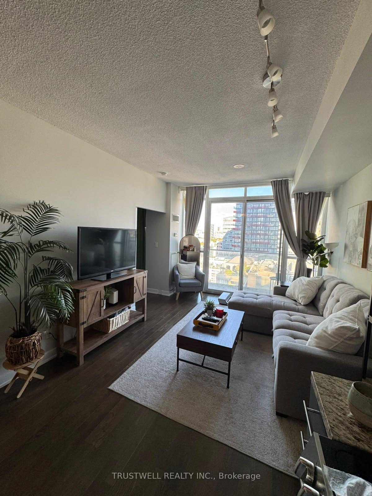 Photo 3 of Unit 2005, 126 Simcoe Street, Toronto, Waterfront Communities — HOMEH