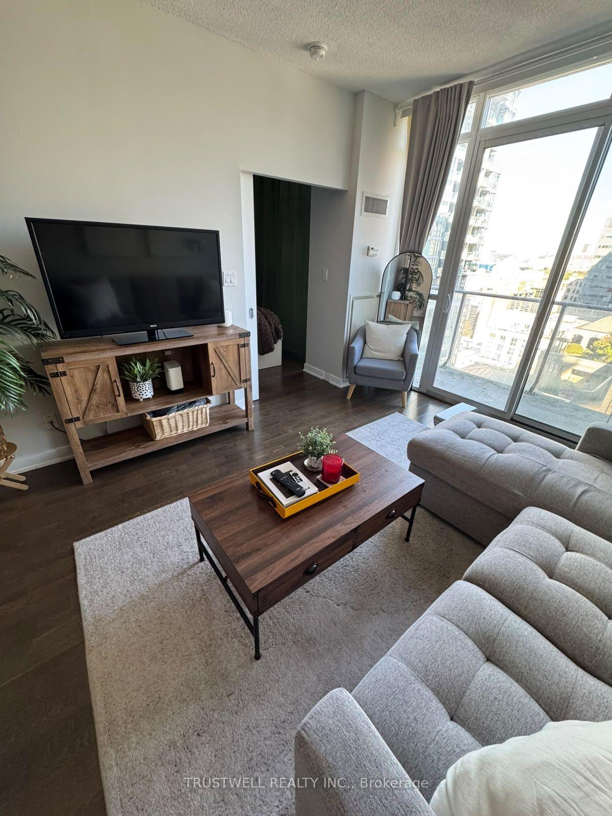 Photo 4 of Unit 2005, 126 Simcoe Street, Toronto, Waterfront Communities — HOMEH