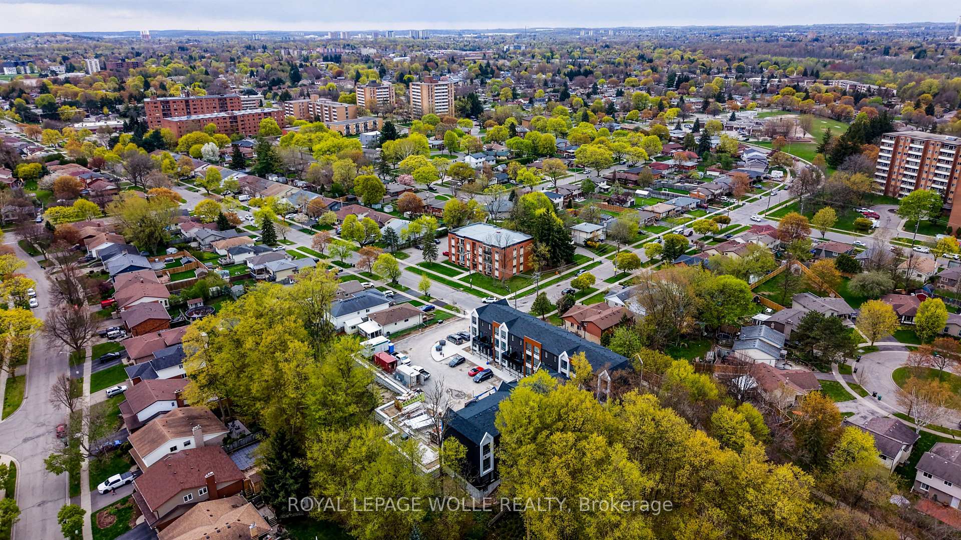 Photo 2 of Unit UNIT 15 (THE GROVE), 210 Heritage Drive, Kitchener, Grand River North — HOMEH