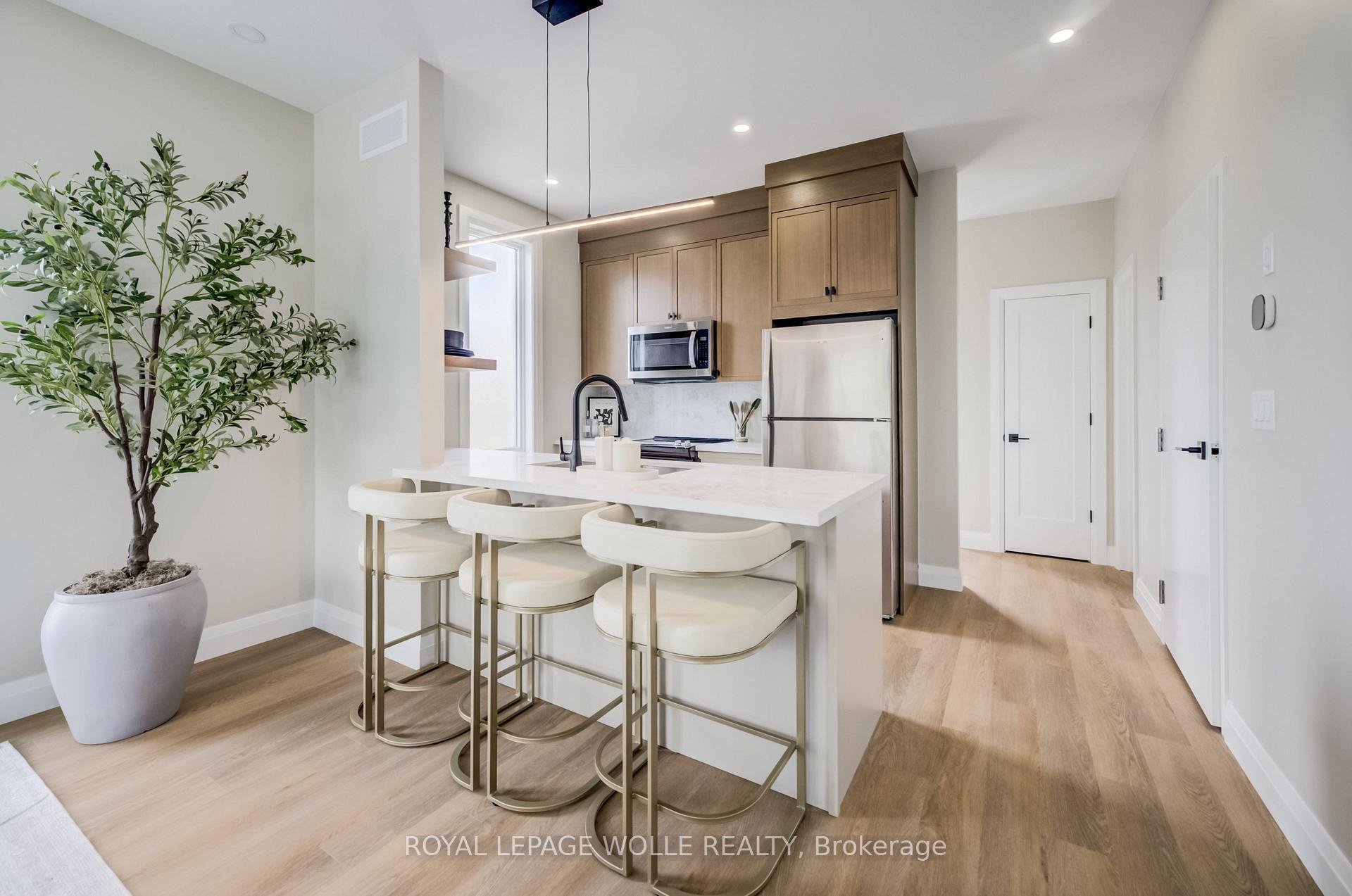 Photo 4 of Unit UNIT 15 (THE GROVE), 210 Heritage Drive, Kitchener, Grand River North — HOMEH