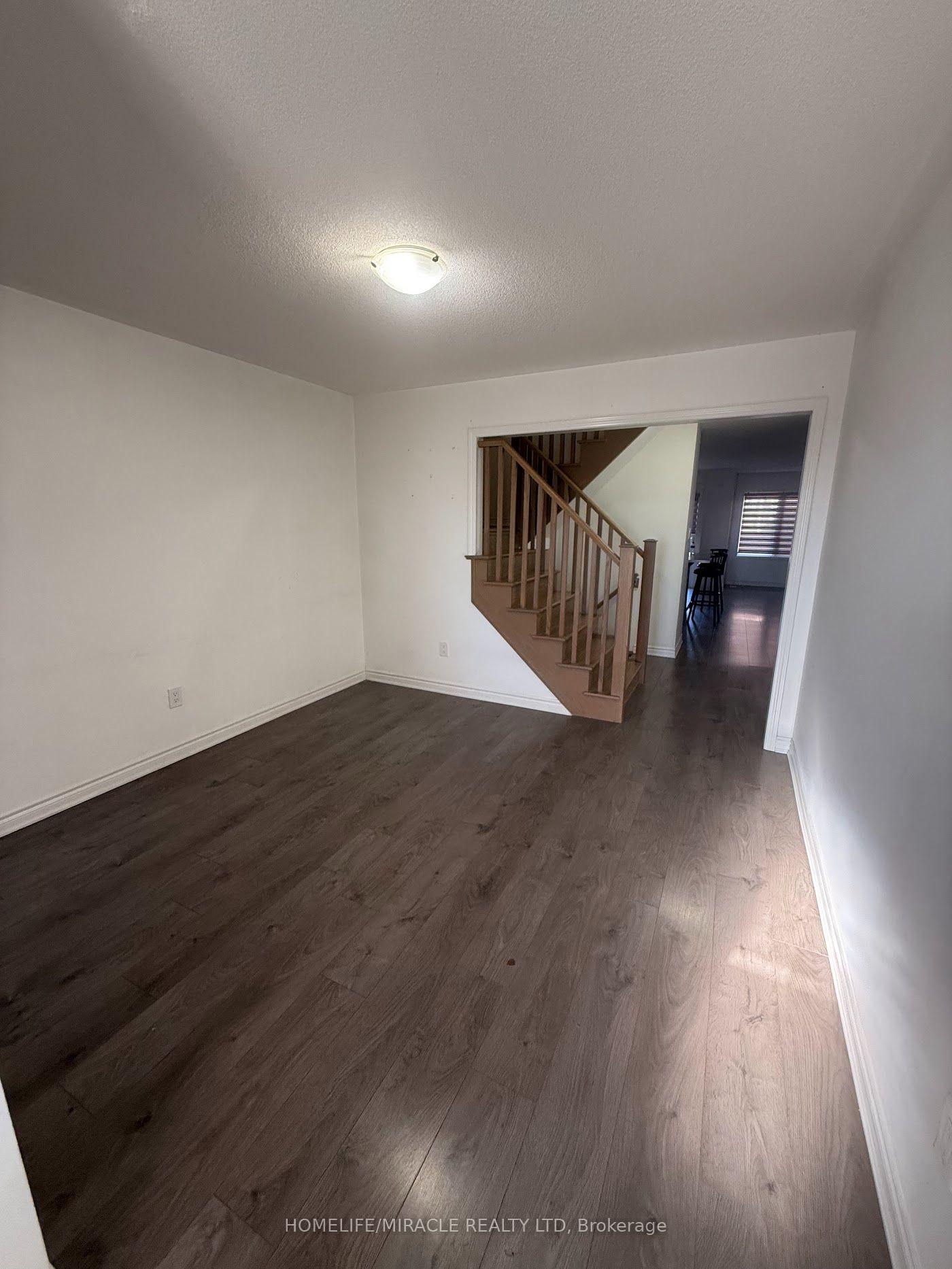 Photo 2 of 69 Benhurst Crescent, Brampton, Northwest Brampton — HOMEH