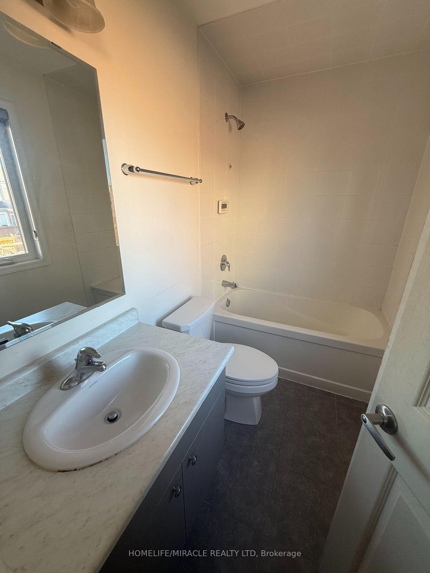 Photo 11 of 69 Benhurst Crescent, Brampton, Northwest Brampton — HOMEH