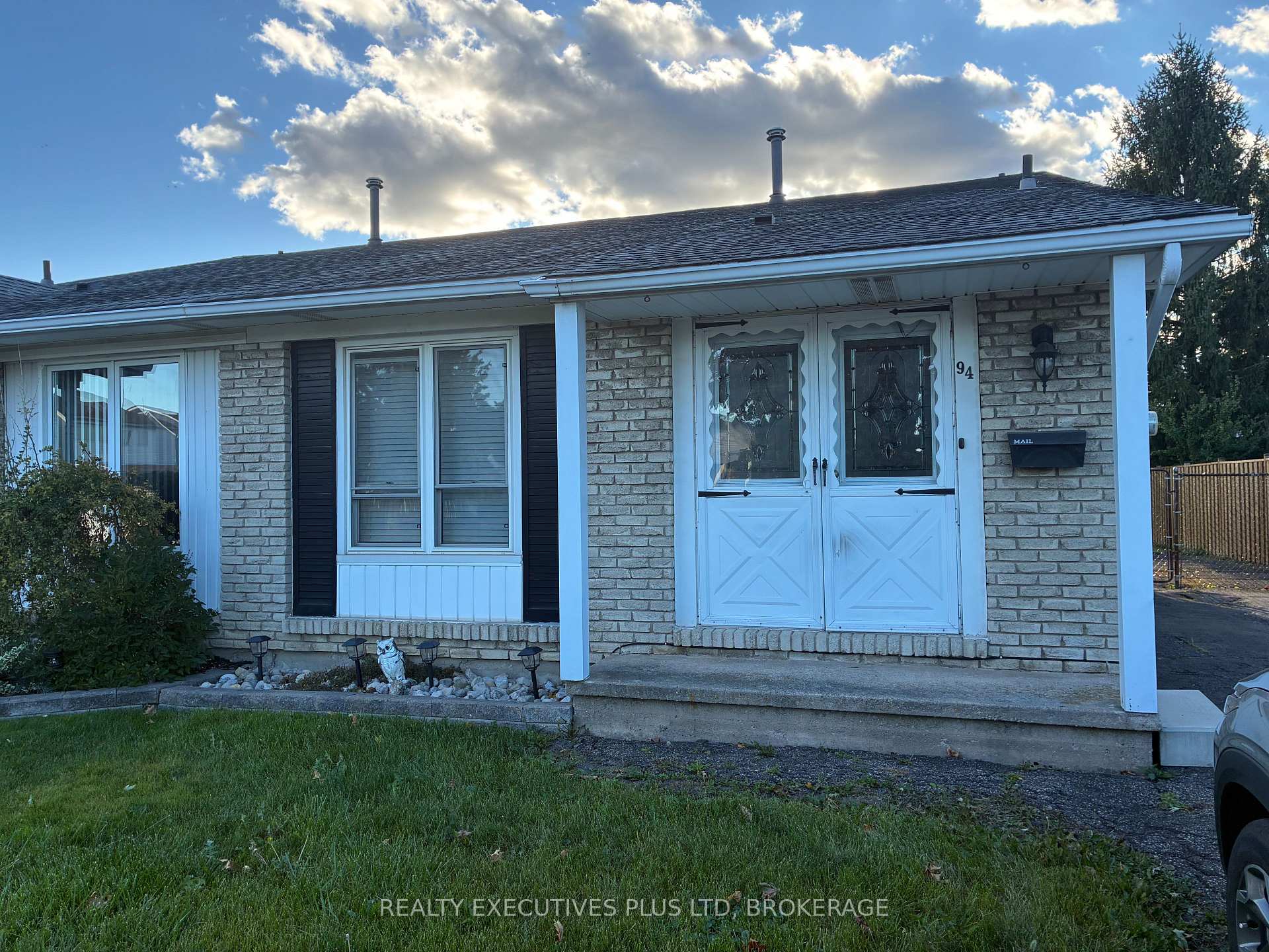 Photo 23 of 94 Carriage Road, St. Catharines, Secord Woods — HOMEH