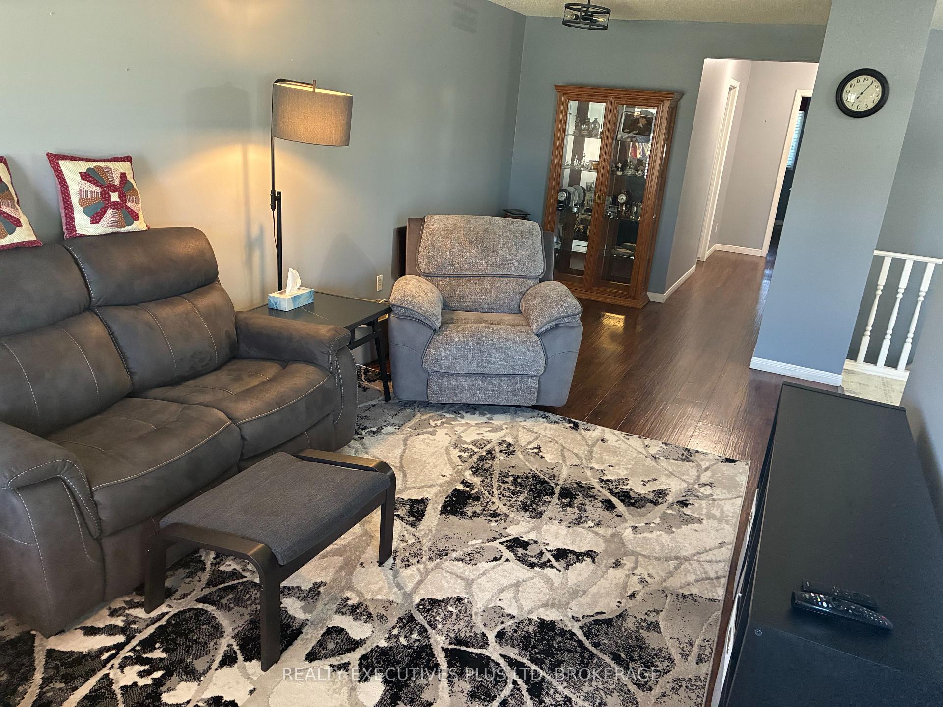 Photo 8 of 94 Carriage Road, St. Catharines, Secord Woods — HOMEH