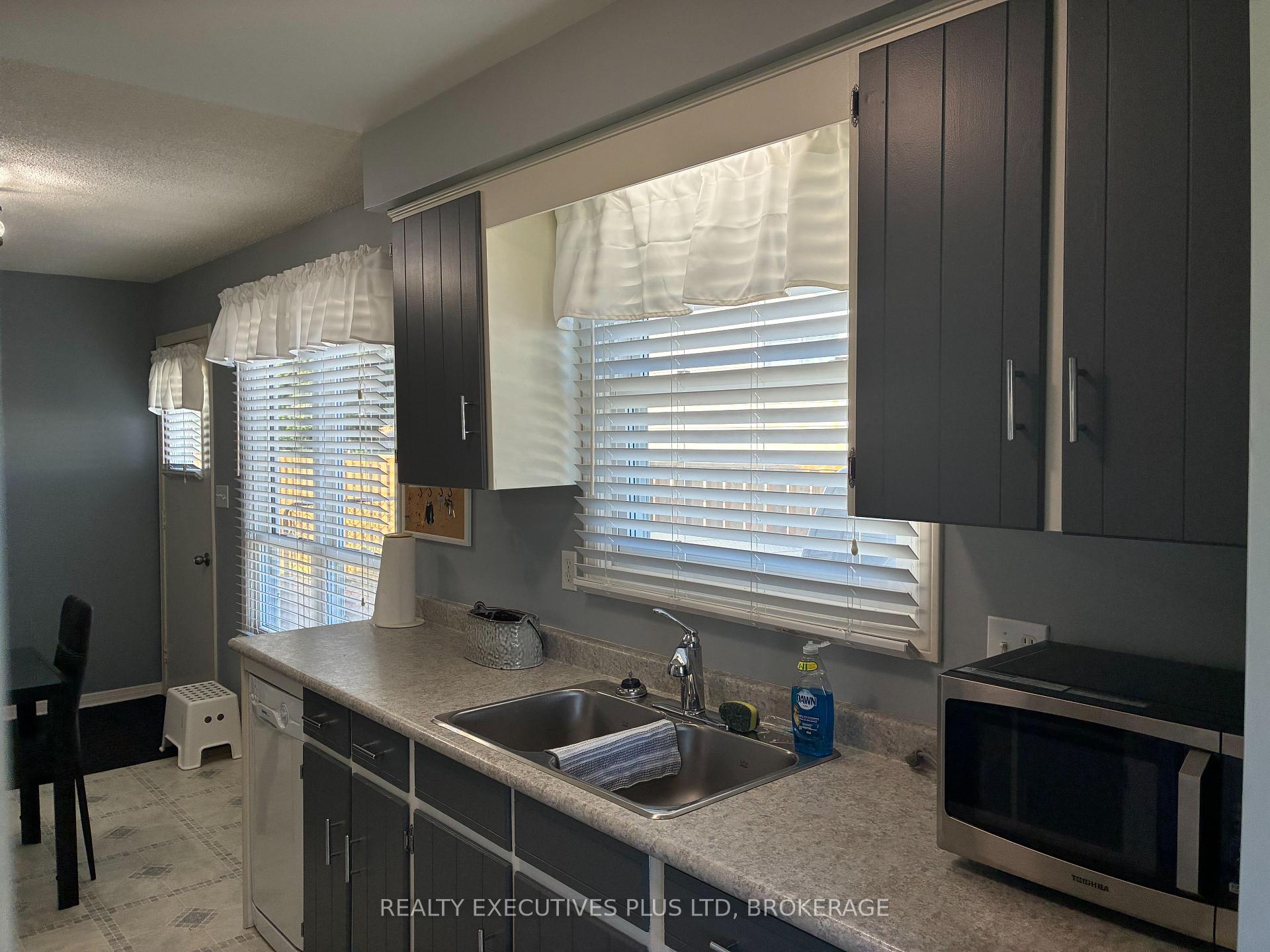 Photo 11 of 94 Carriage Road, St. Catharines, Secord Woods — HOMEH