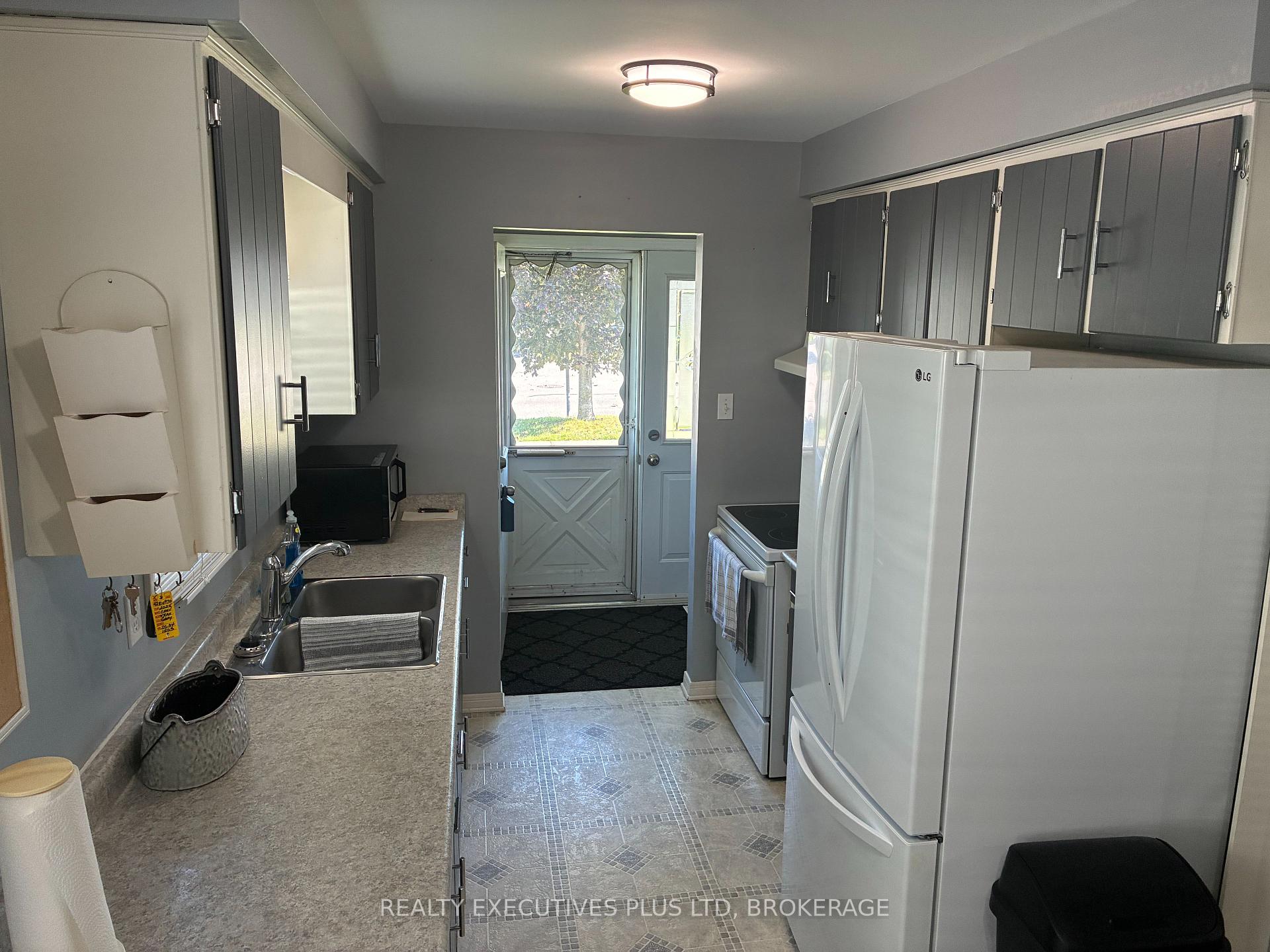 Photo 14 of 94 Carriage Road, St. Catharines, Secord Woods — HOMEH