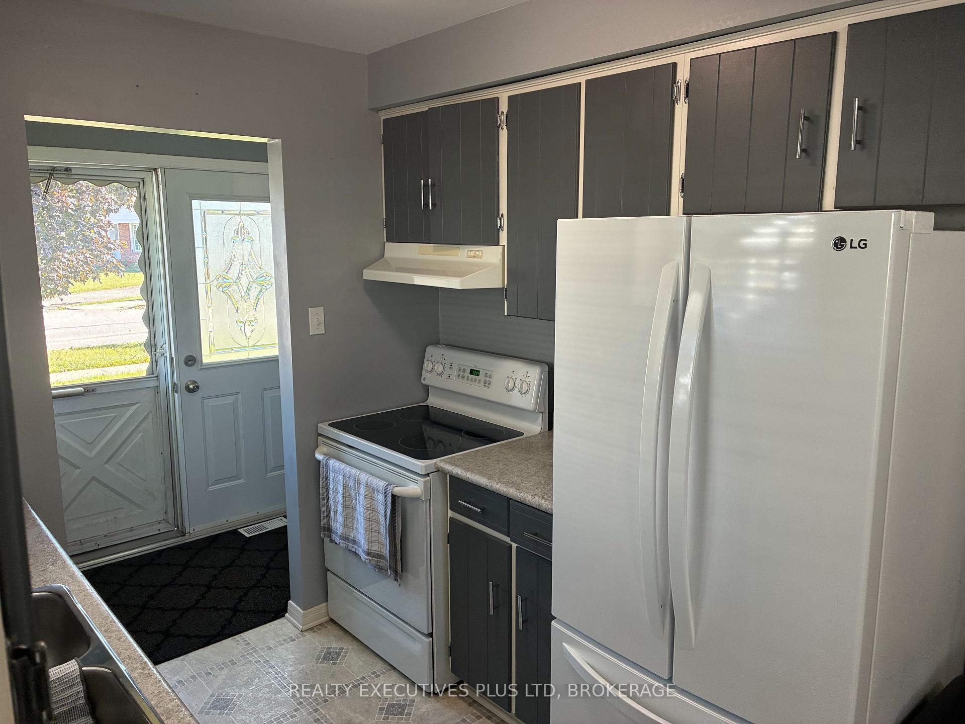 Photo 34 of 94 Carriage Road, St. Catharines, Secord Woods — HOMEH