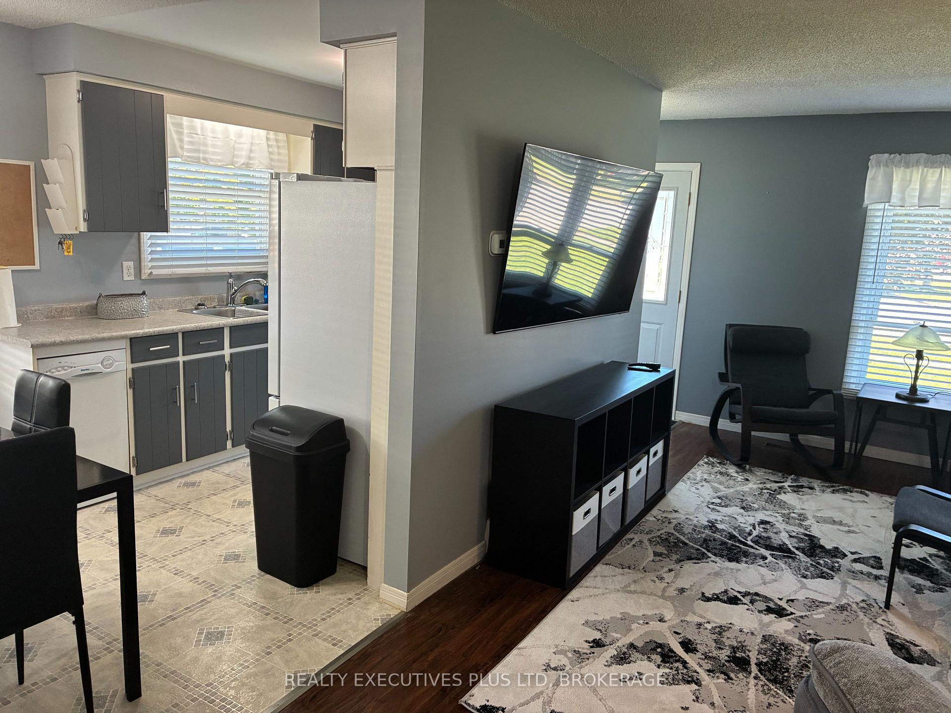 Photo 21 of 94 Carriage Road, St. Catharines, Secord Woods — HOMEH