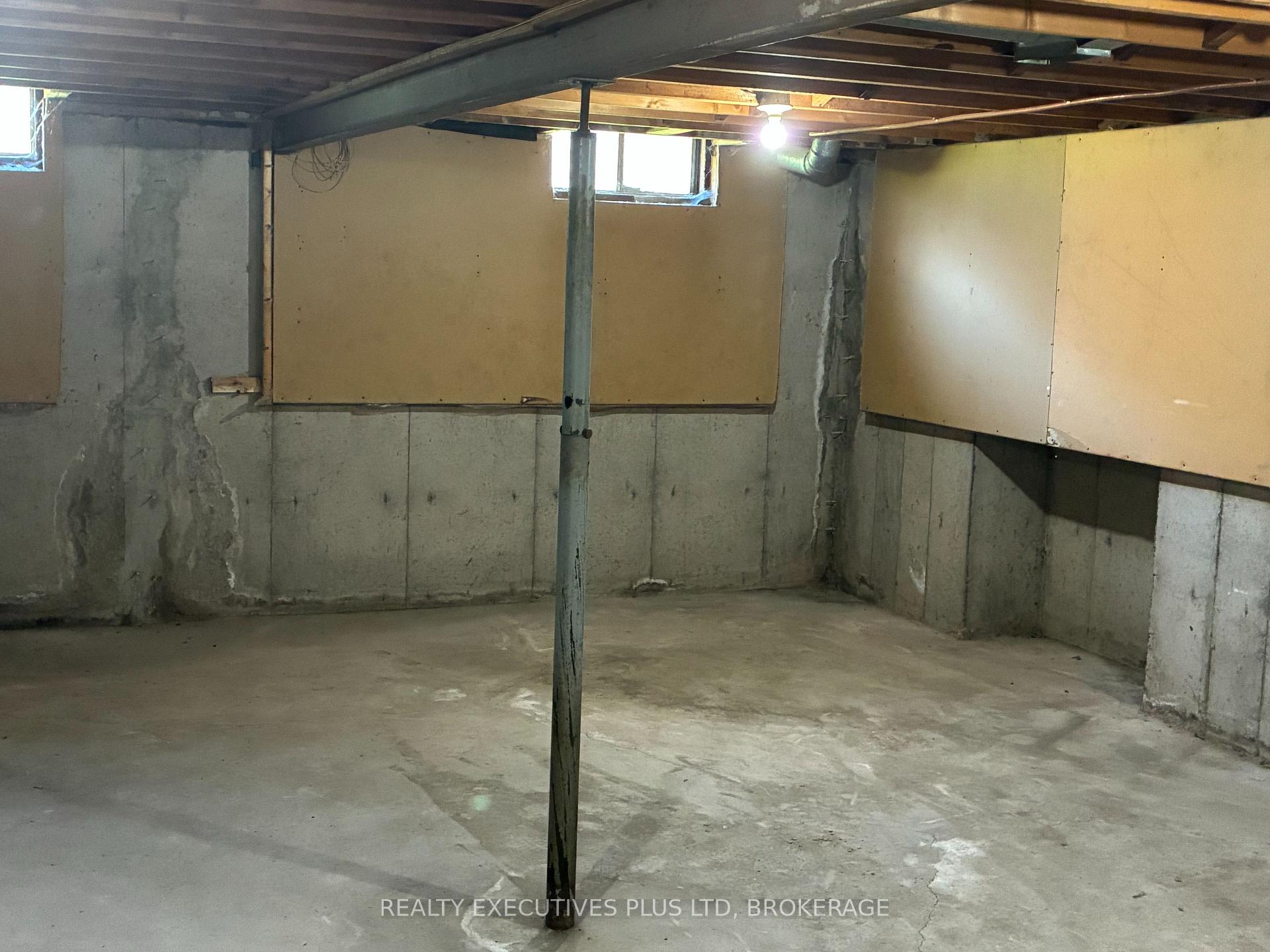 Photo 42 of 94 Carriage Road, St. Catharines, Secord Woods — HOMEH