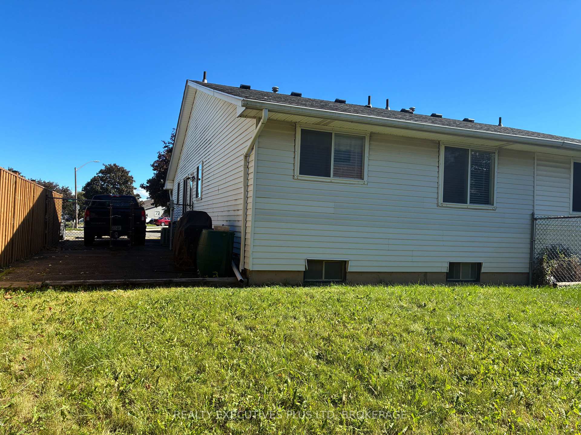 Photo 43 of 94 Carriage Road, St. Catharines, Secord Woods — HOMEH