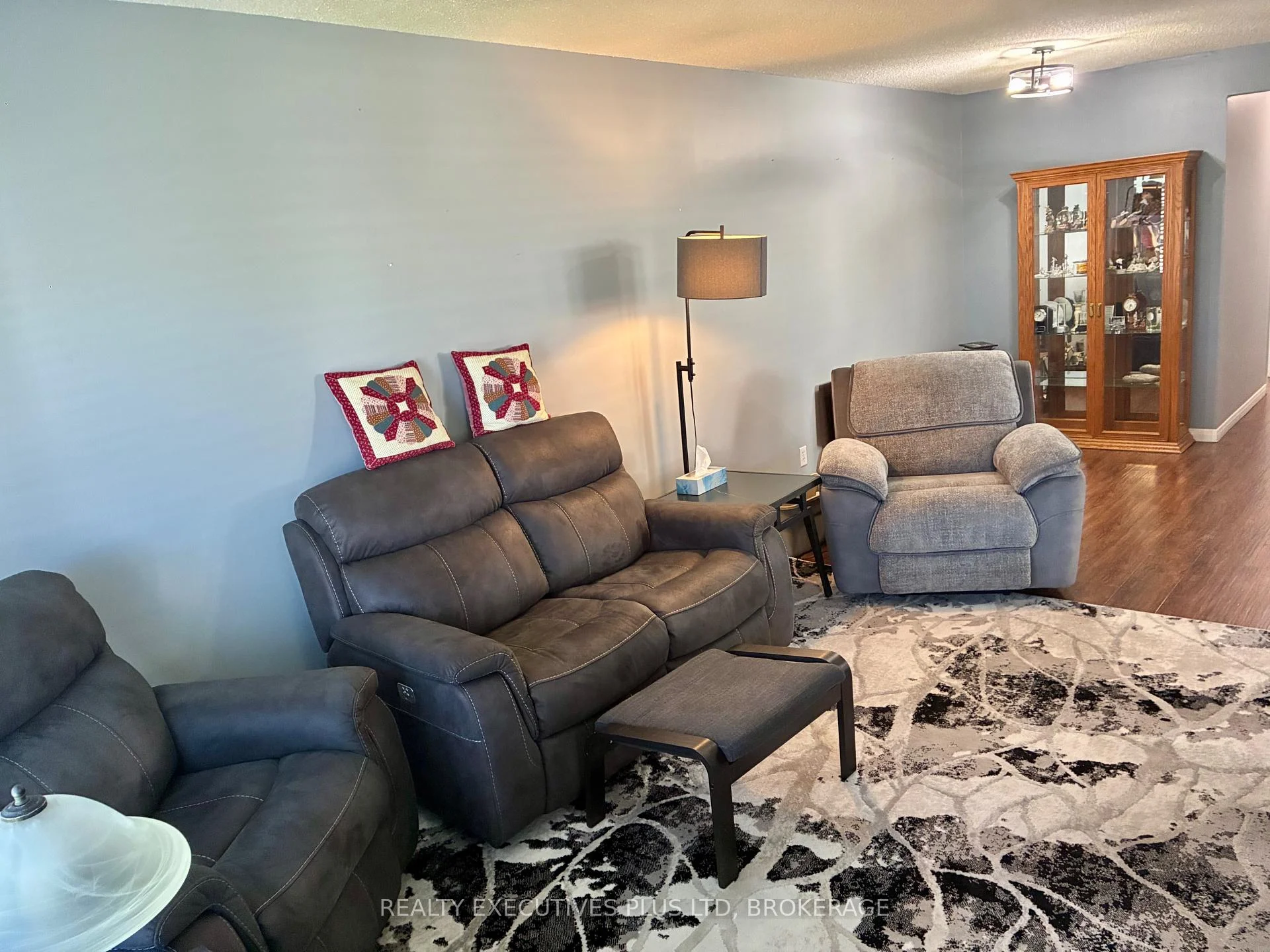 Photo 10 of 94 Carriage Road, St. Catharines, Secord Woods — HOMEH