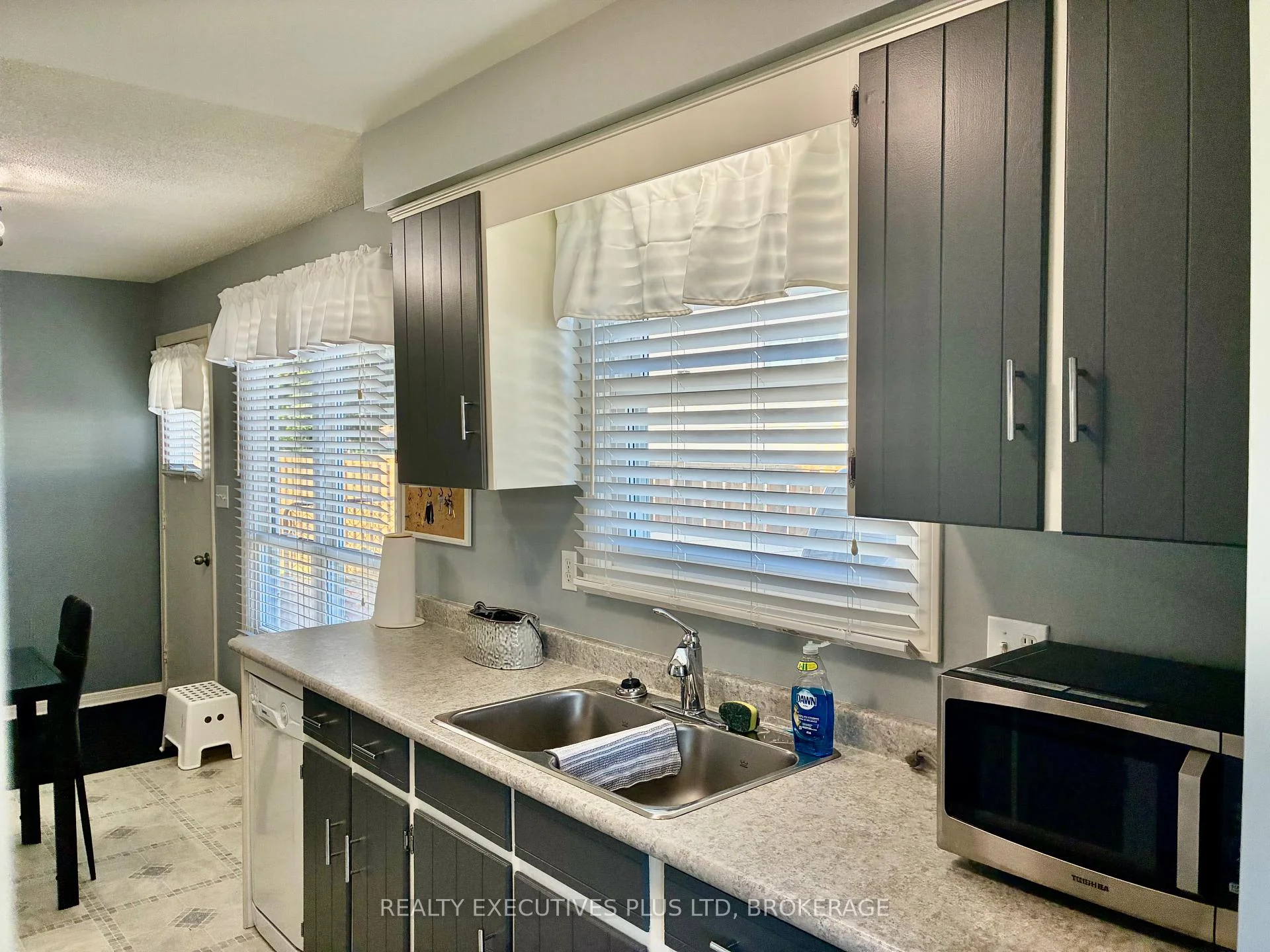 Photo 12 of 94 Carriage Road, St. Catharines, Secord Woods — HOMEH