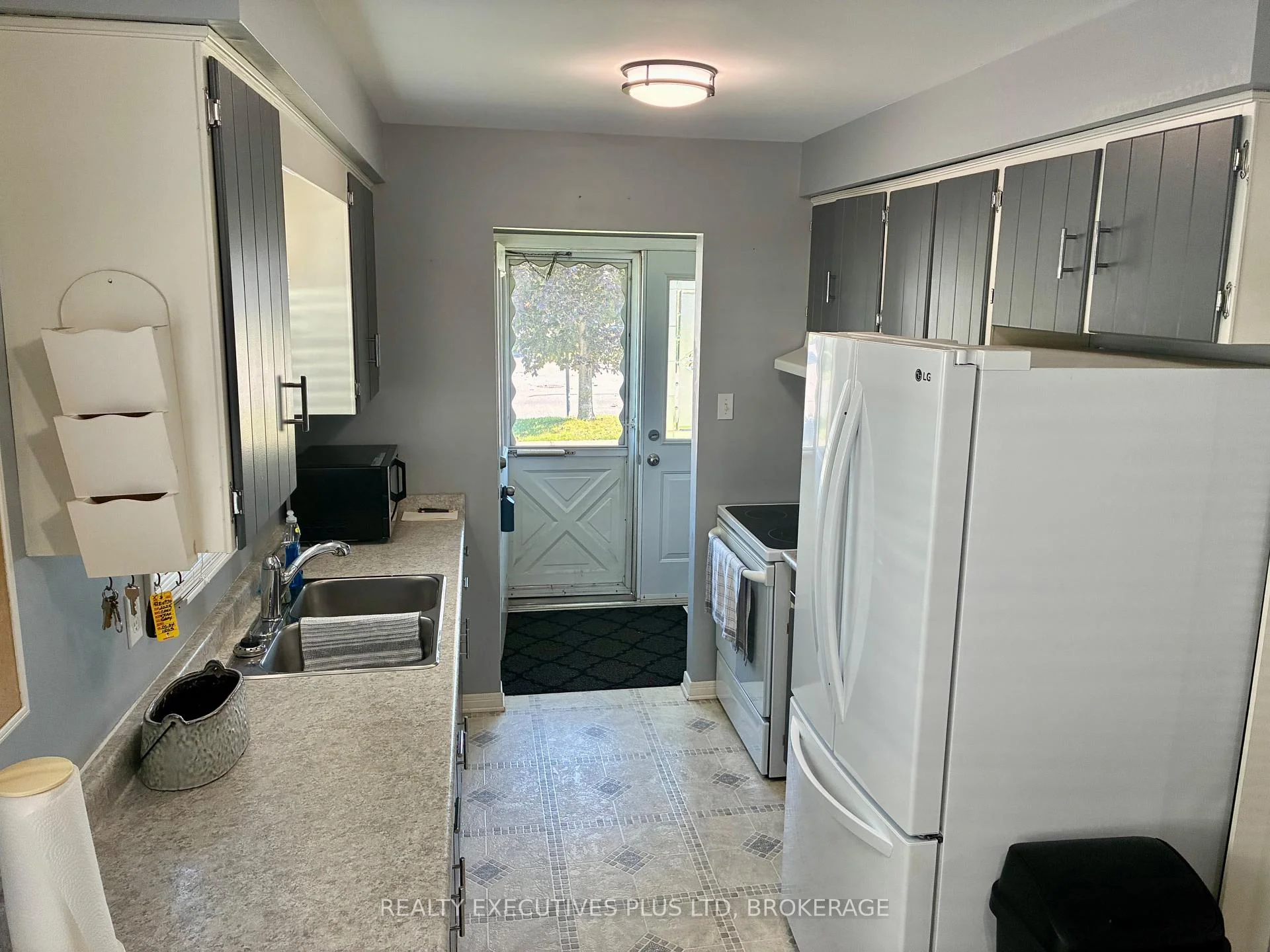 Photo 13 of 94 Carriage Road, St. Catharines, Secord Woods — HOMEH