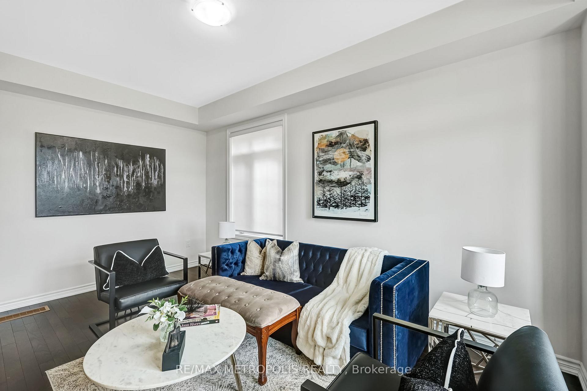 Photo 4 of 15 Douglas Kemp Crescent, Clarington, Bowmanville — HOMEH