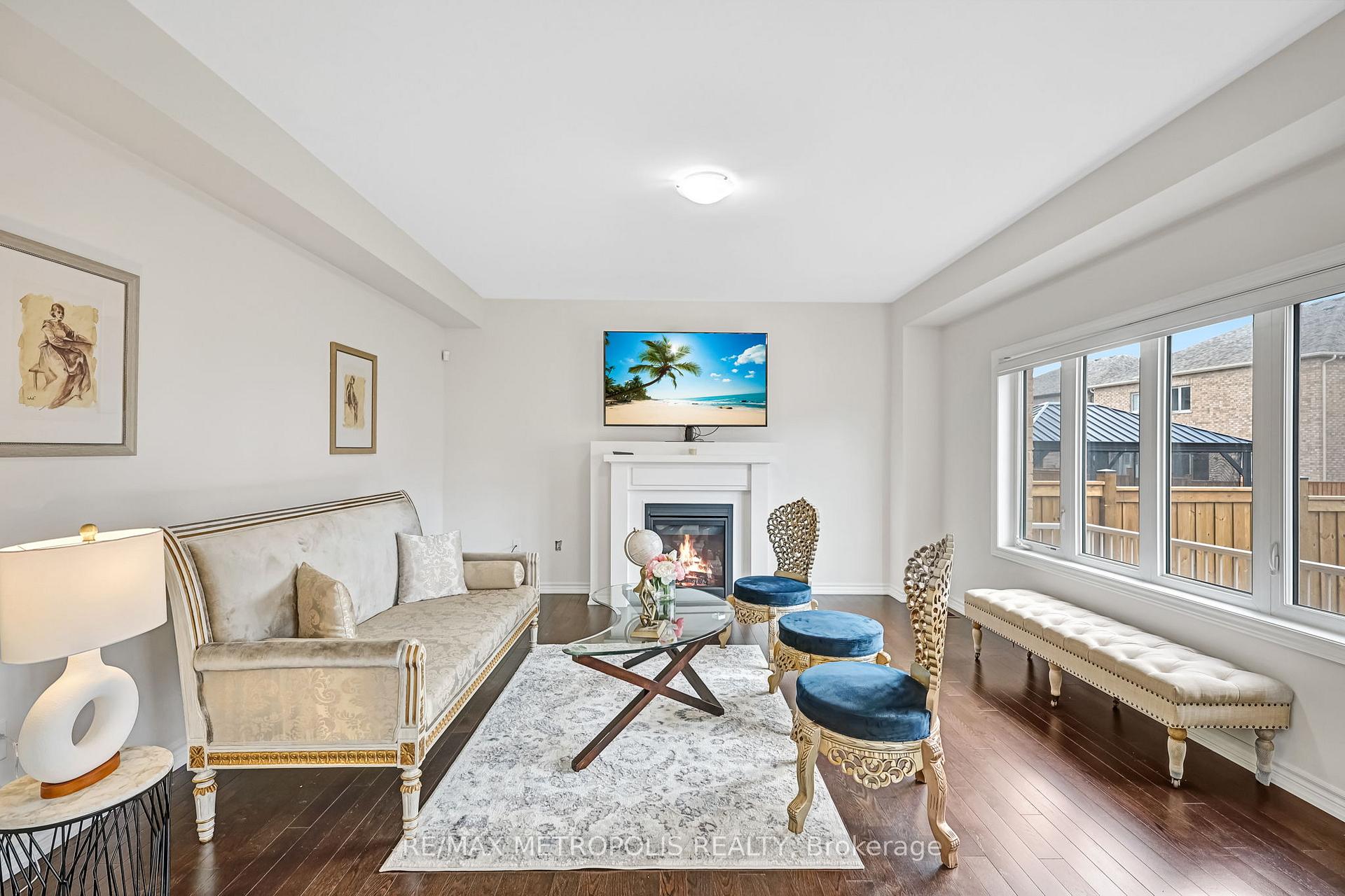 Photo 7 of 15 Douglas Kemp Crescent, Clarington, Bowmanville — HOMEH