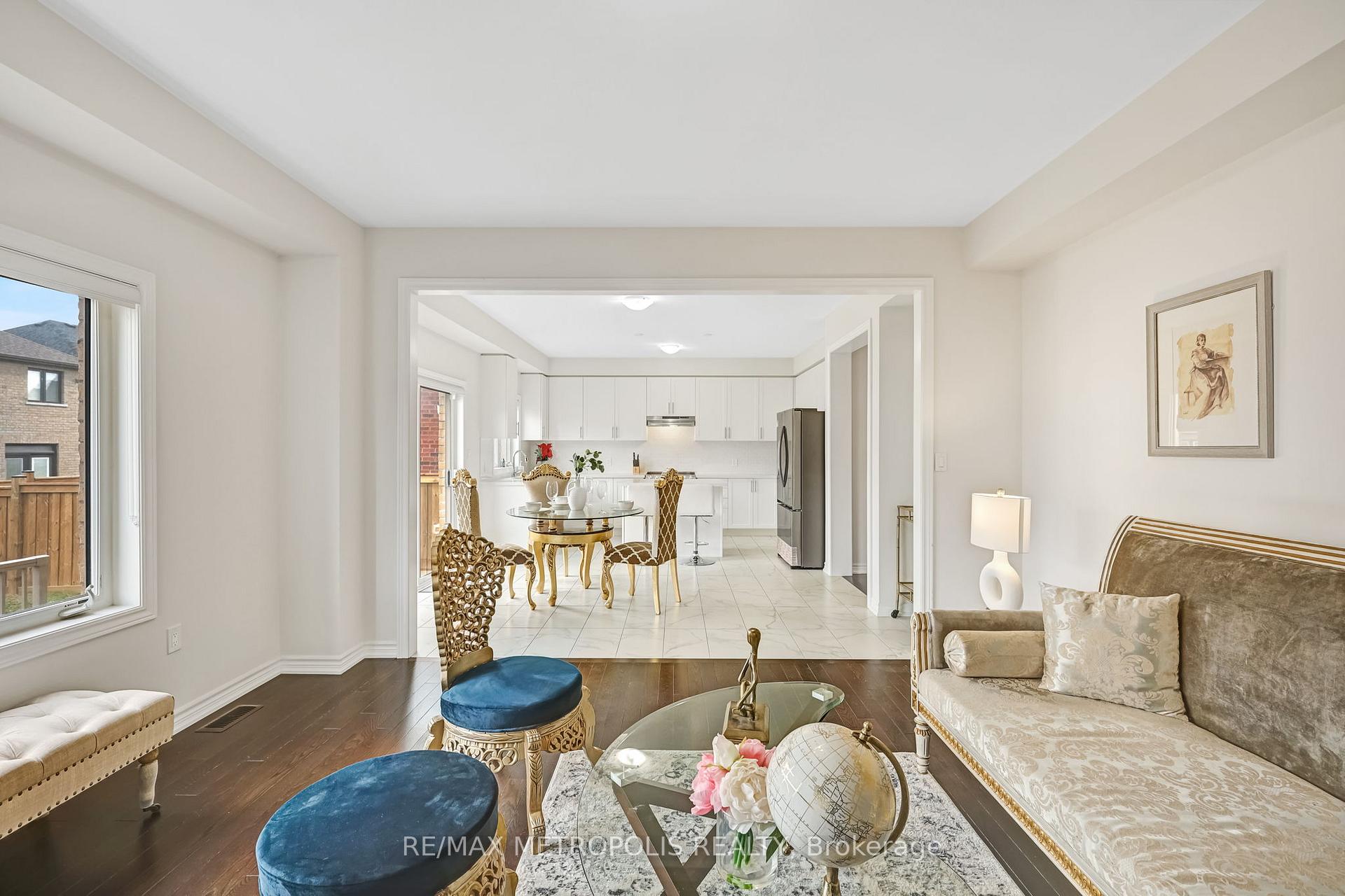 Photo 9 of 15 Douglas Kemp Crescent, Clarington, Bowmanville — HOMEH