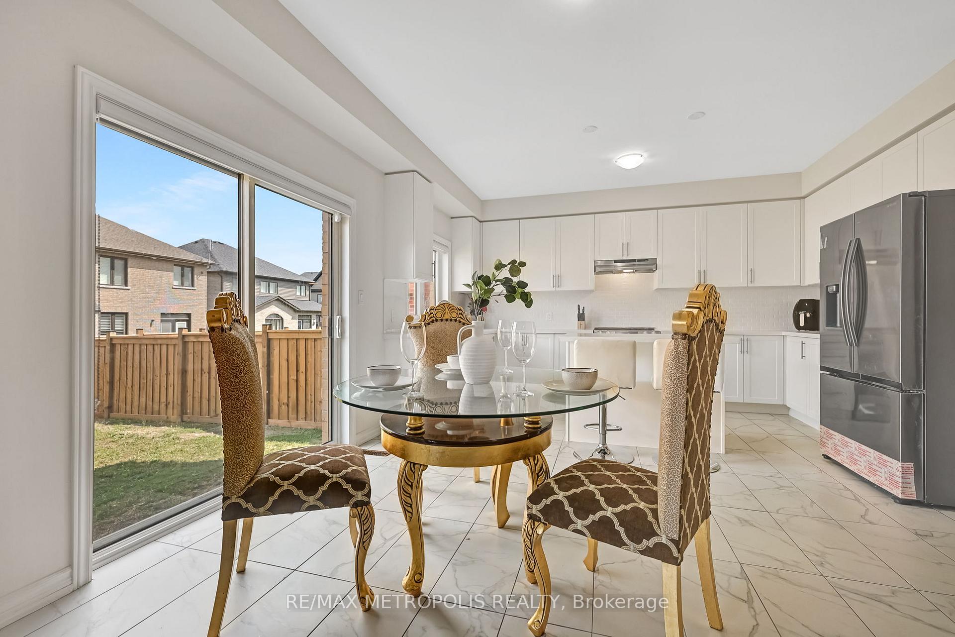 Photo 11 of 15 Douglas Kemp Crescent, Clarington, Bowmanville — HOMEH