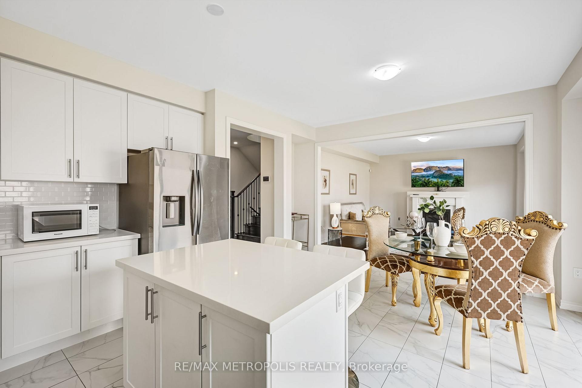 Photo 12 of 15 Douglas Kemp Crescent, Clarington, Bowmanville — HOMEH
