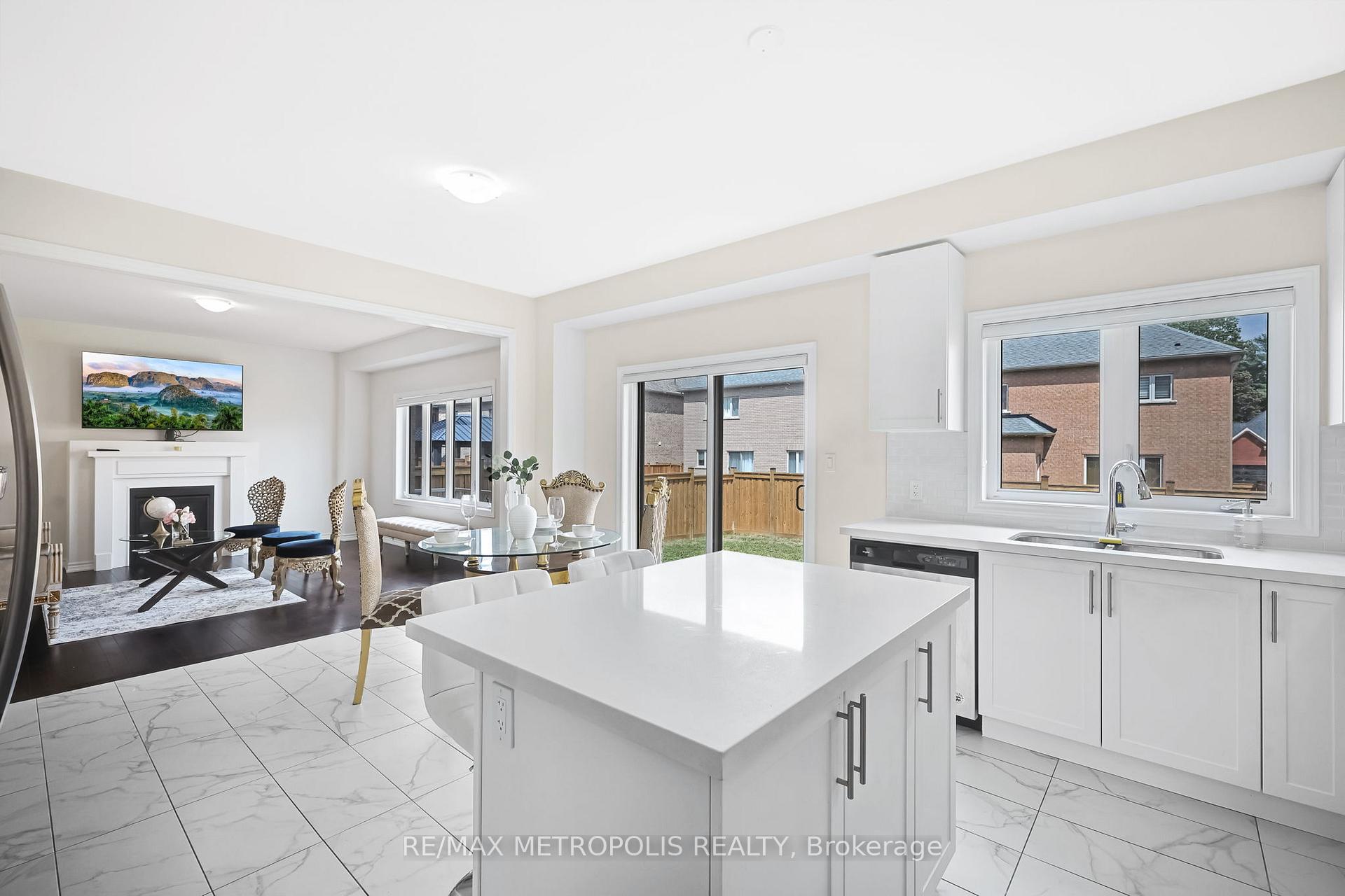 Photo 13 of 15 Douglas Kemp Crescent, Clarington, Bowmanville — HOMEH