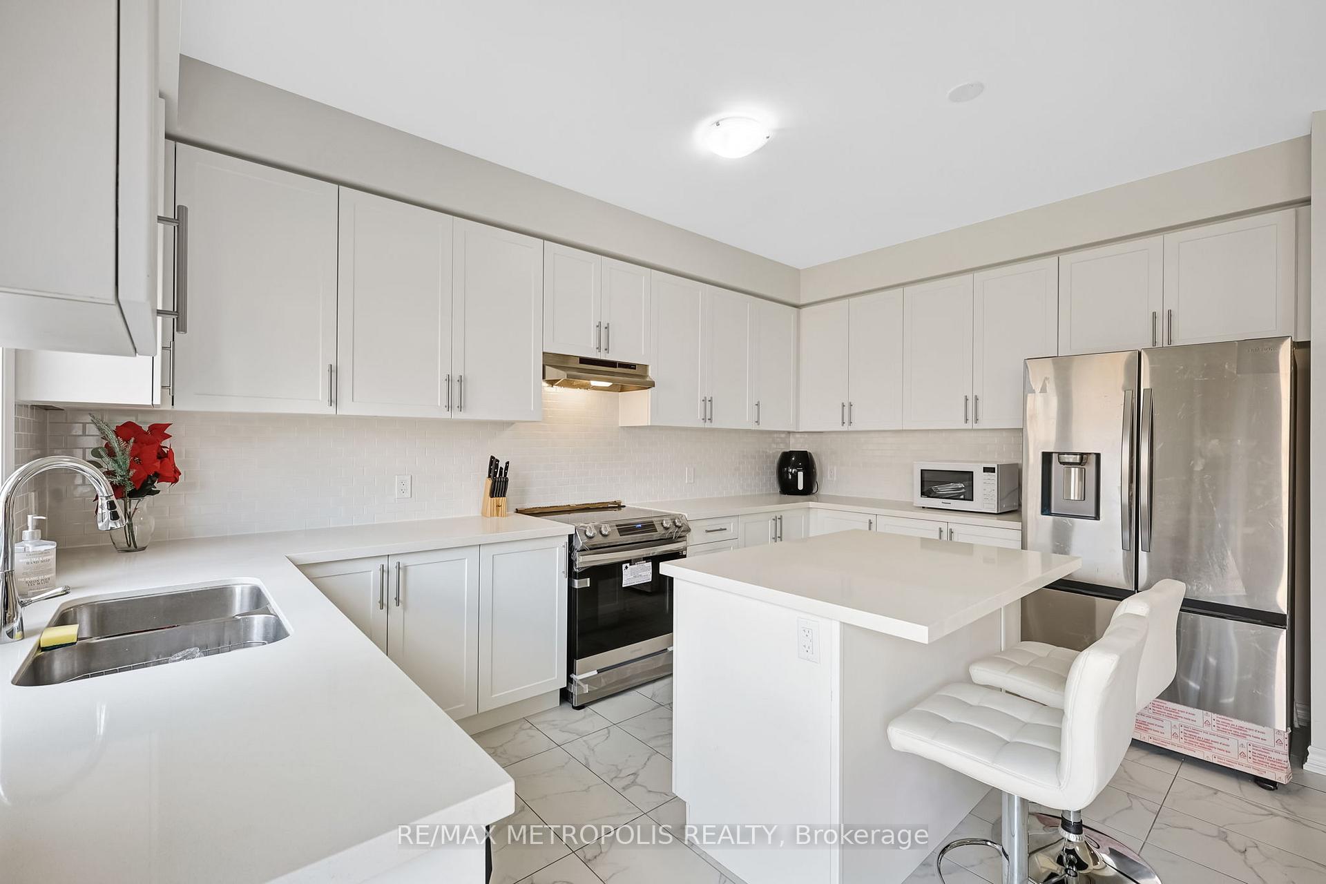 Photo 14 of 15 Douglas Kemp Crescent, Clarington, Bowmanville — HOMEH