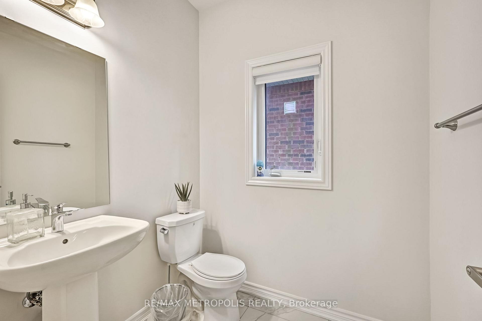 Photo 17 of 15 Douglas Kemp Crescent, Clarington, Bowmanville — HOMEH