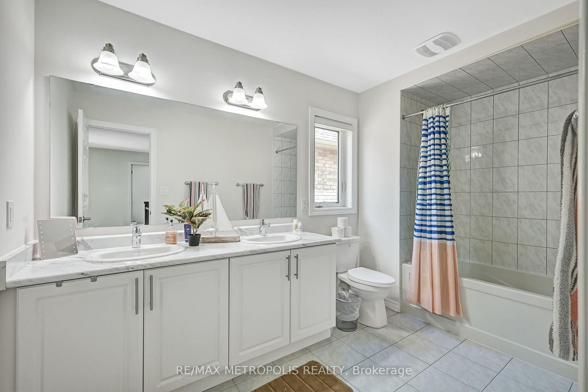 Photo 23 of 15 Douglas Kemp Crescent, Clarington, Bowmanville — HOMEH
