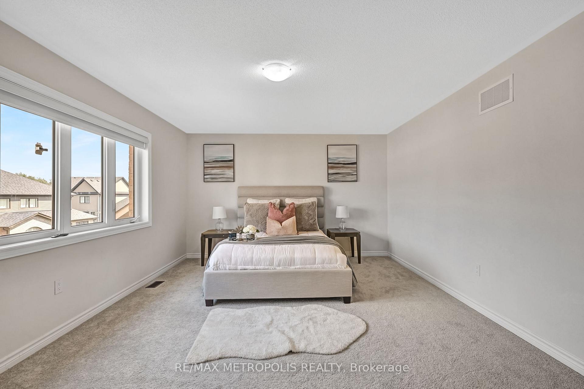 Photo 24 of 15 Douglas Kemp Crescent, Clarington, Bowmanville — HOMEH