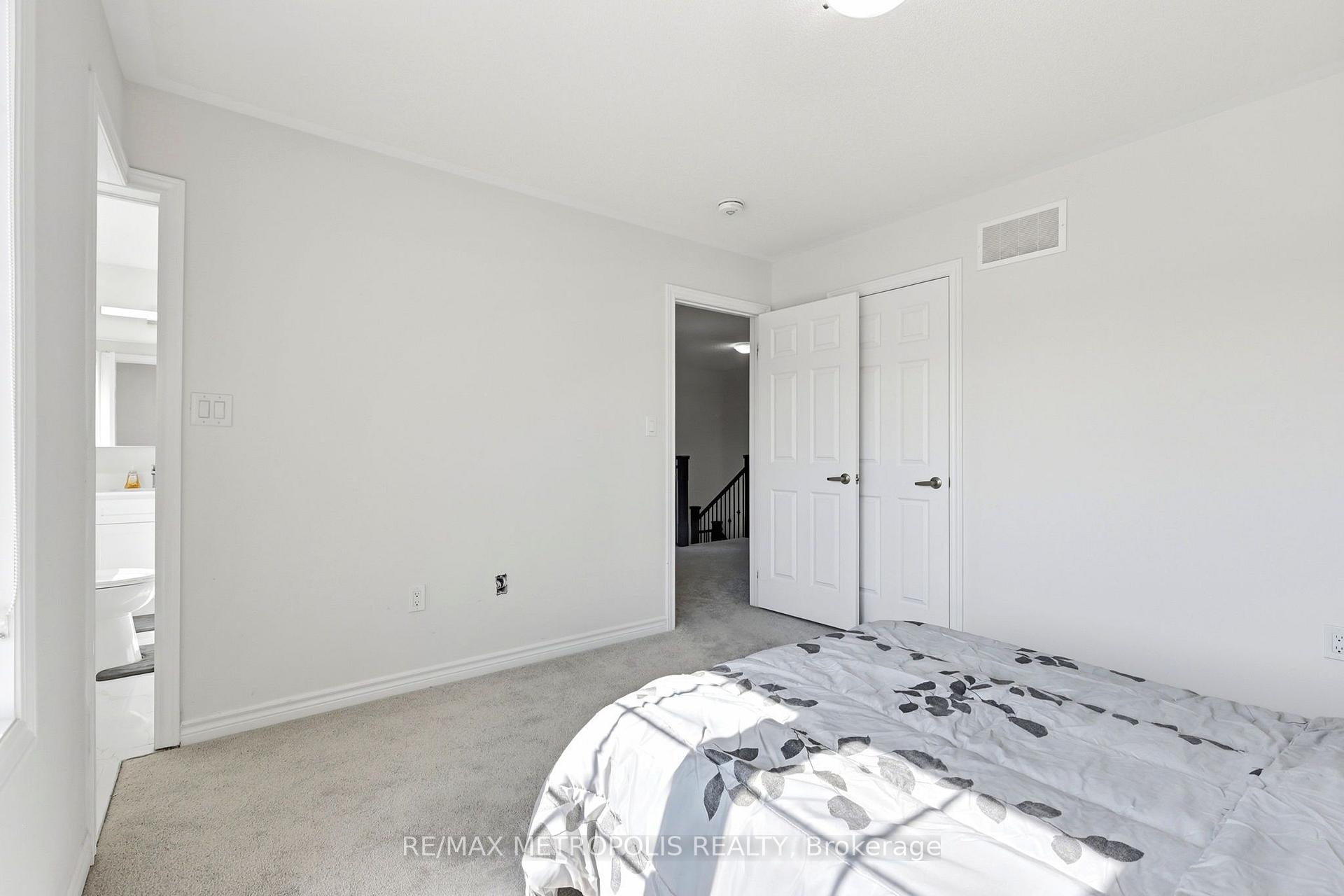 Photo 26 of 15 Douglas Kemp Crescent, Clarington, Bowmanville — HOMEH