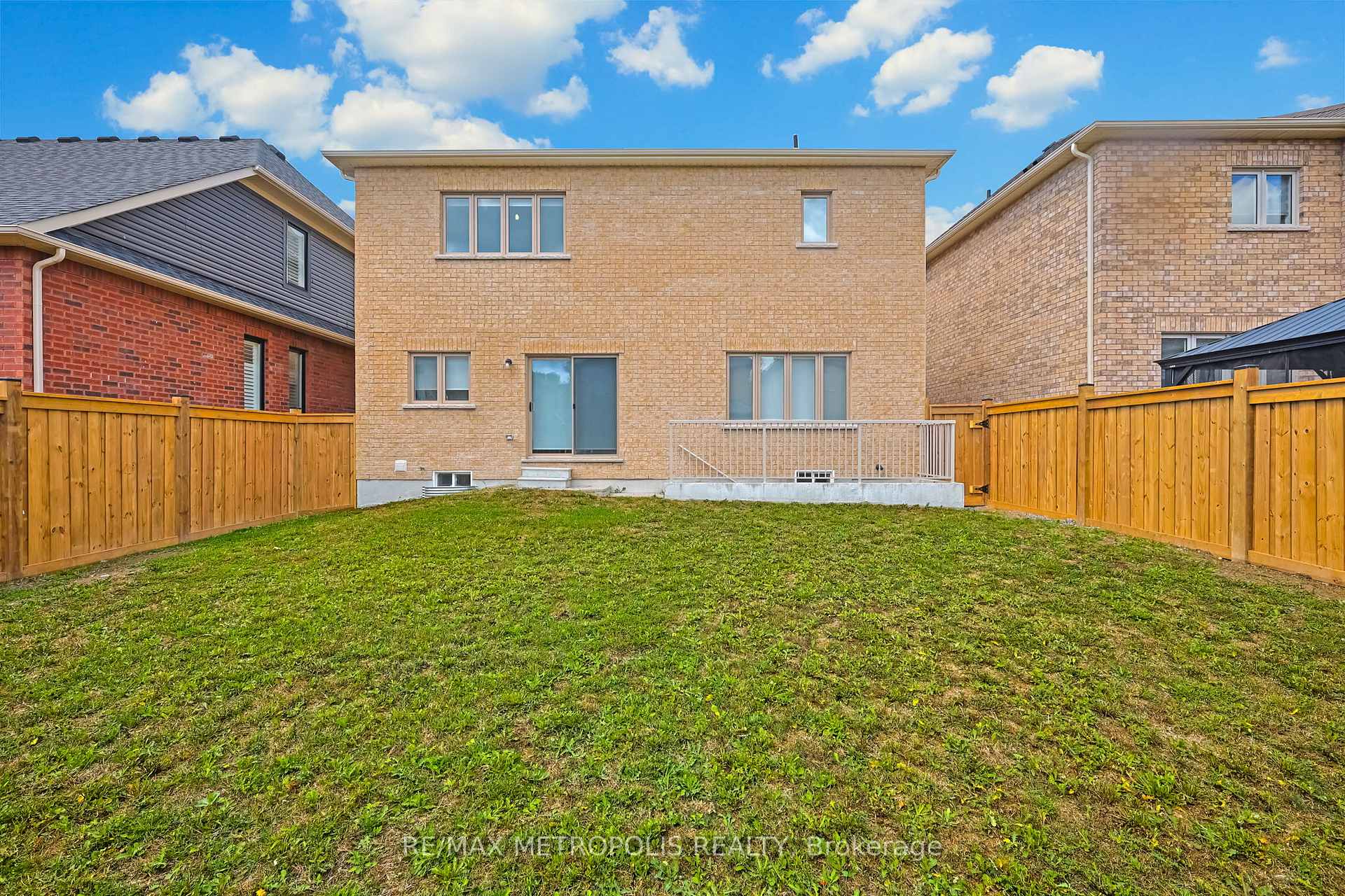 Photo 45 of 15 Douglas Kemp Crescent, Clarington, Bowmanville — HOMEH
