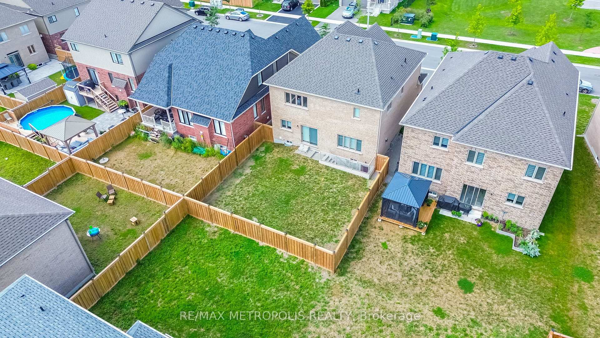 Photo 47 of 15 Douglas Kemp Crescent, Clarington, Bowmanville — HOMEH