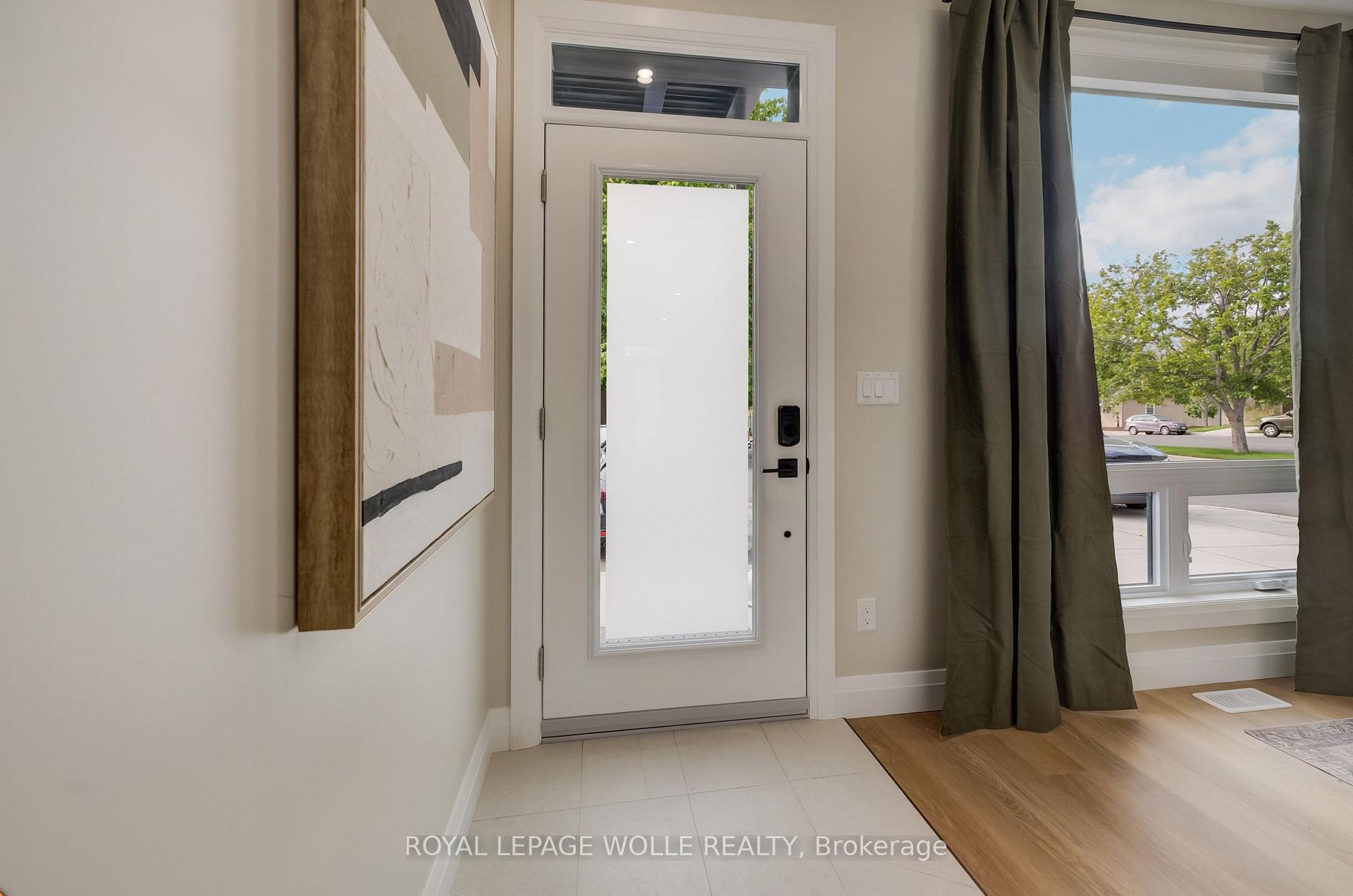 Photo 3 of Unit UNIT 12 (THE GLEN), 210 Heritage Drive, Kitchener, Grand River North — HOMEH