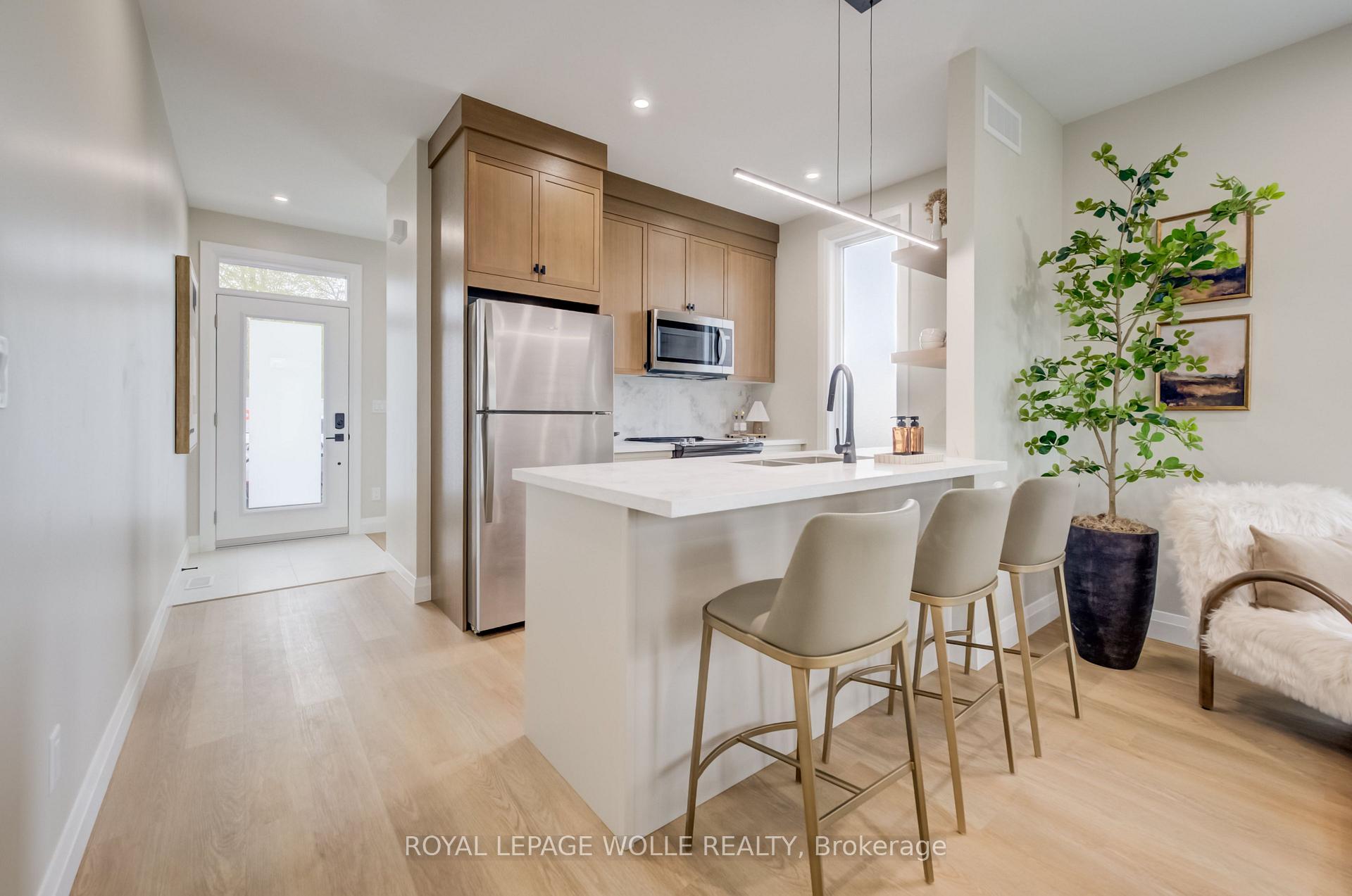 Photo 5 of Unit UNIT 12 (THE GLEN), 210 Heritage Drive, Kitchener, Grand River North — HOMEH