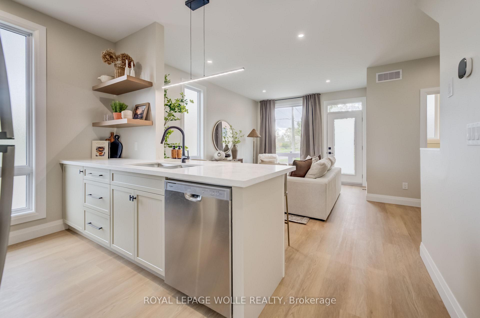 Photo 6 of Unit UNIT 12 (THE GLEN), 210 Heritage Drive, Kitchener, Grand River North — HOMEH