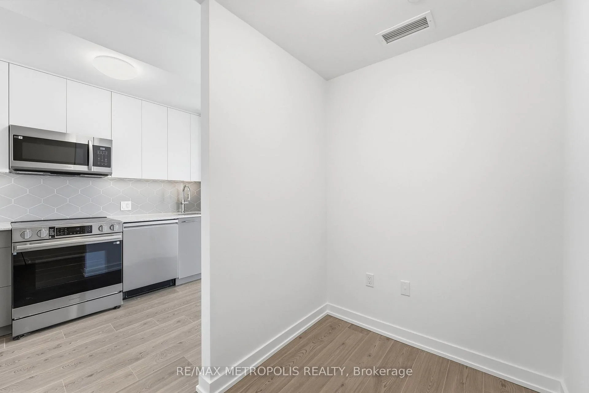 Photo 5 of Unit 2307, 30 Francis Street, Kitchener, City Commercial Core — HOMEH